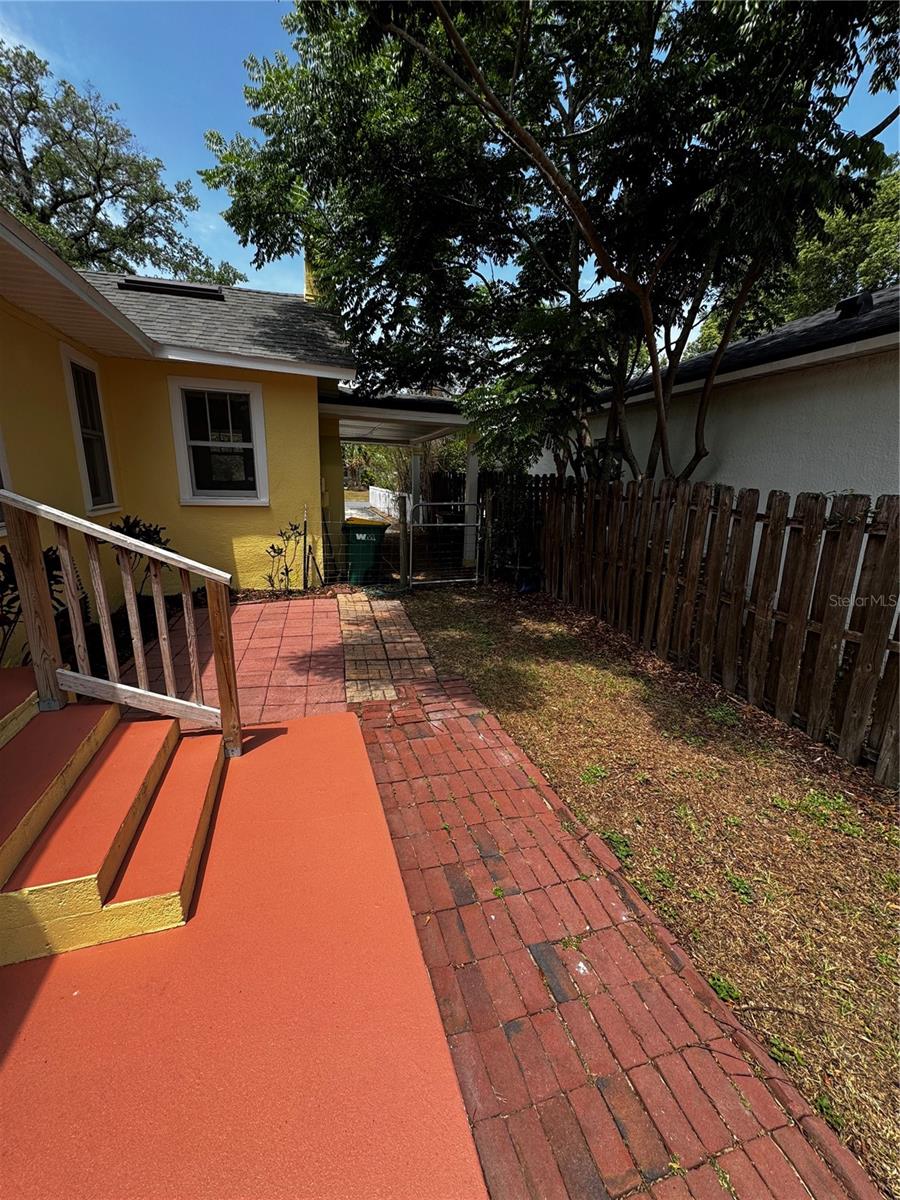 Image 17 of 18 For 320 Rhodes Street