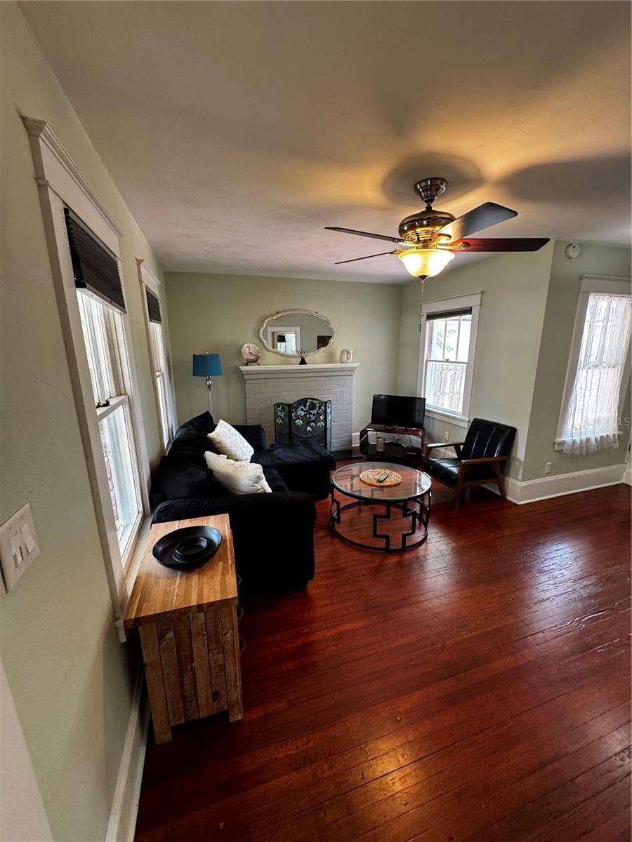 Image 4 of 18 For 320 Rhodes Street