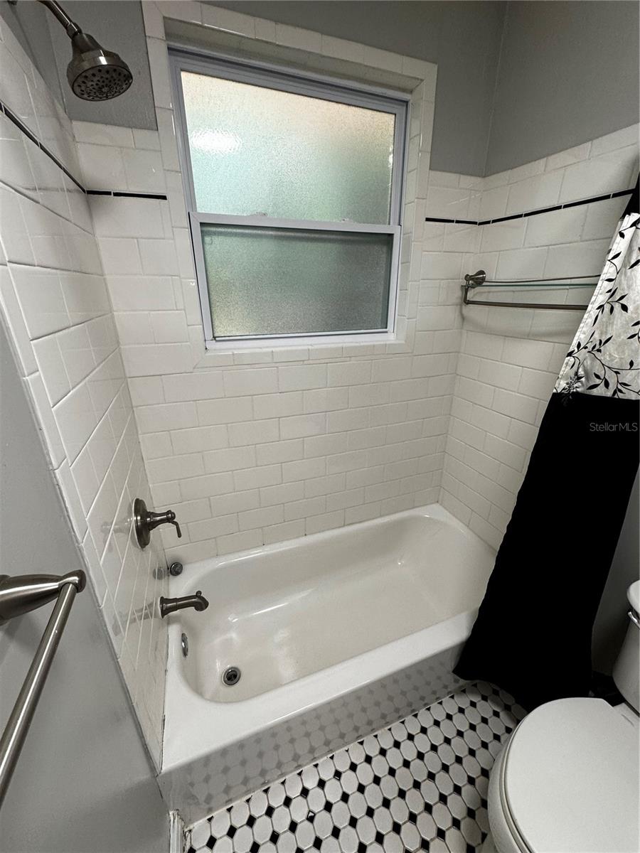 Image 9 of 18 For 320 Rhodes Street