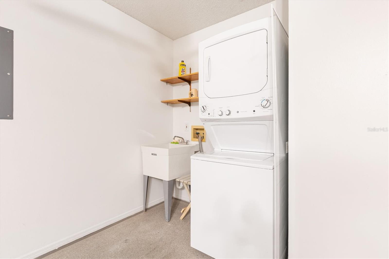 Image 21 of 23 For 1513 Lozano Avenue