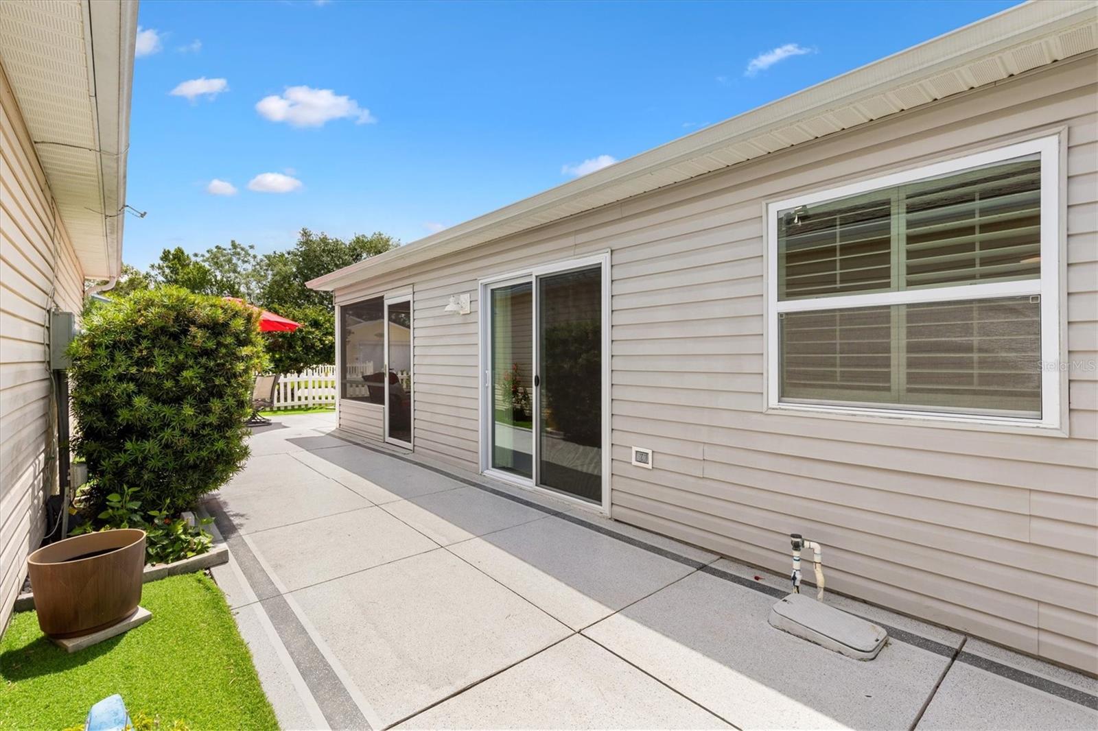 Image 22 of 23 For 1513 Lozano Avenue