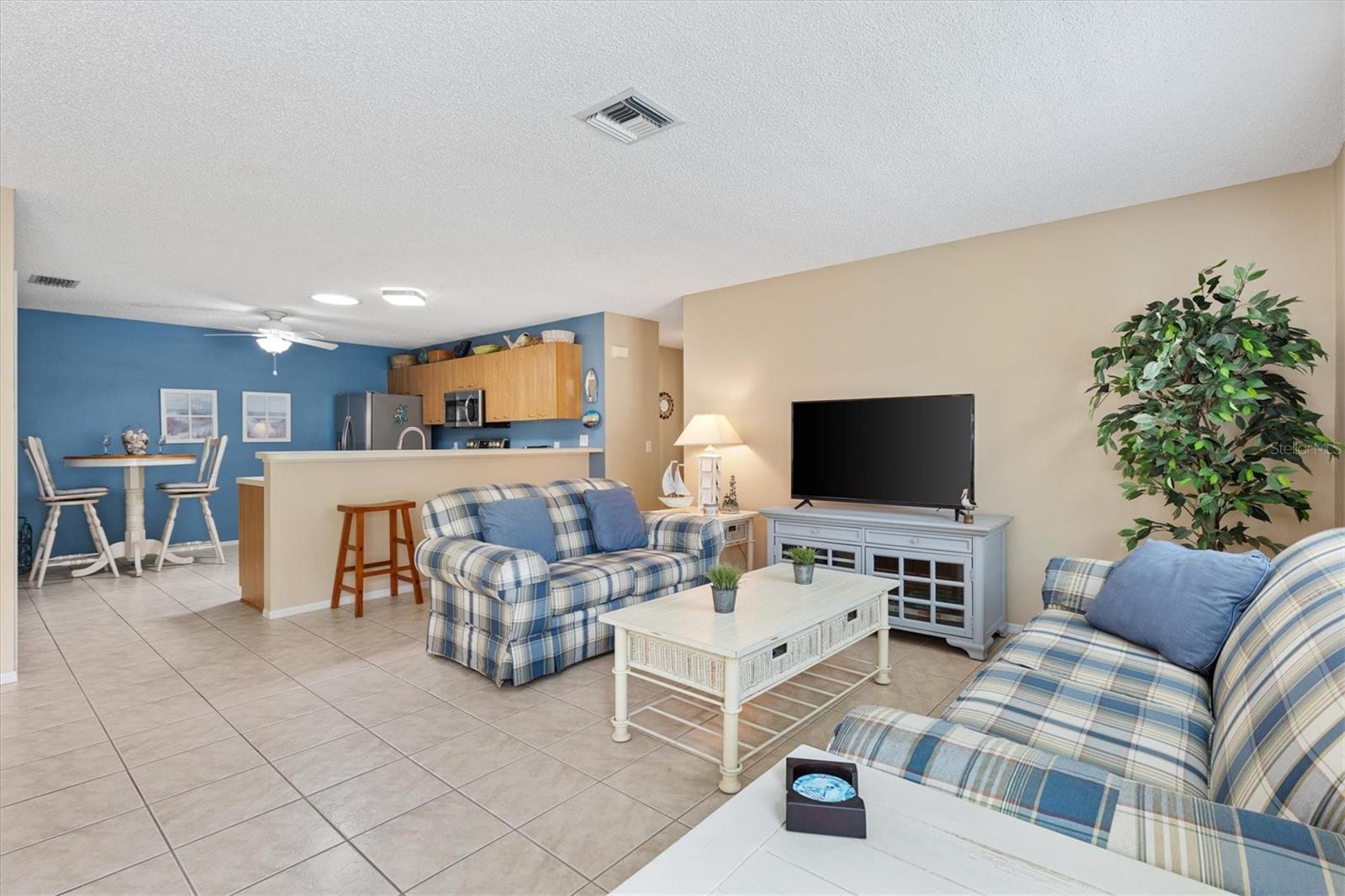 Image 8 of 23 For 1513 Lozano Avenue