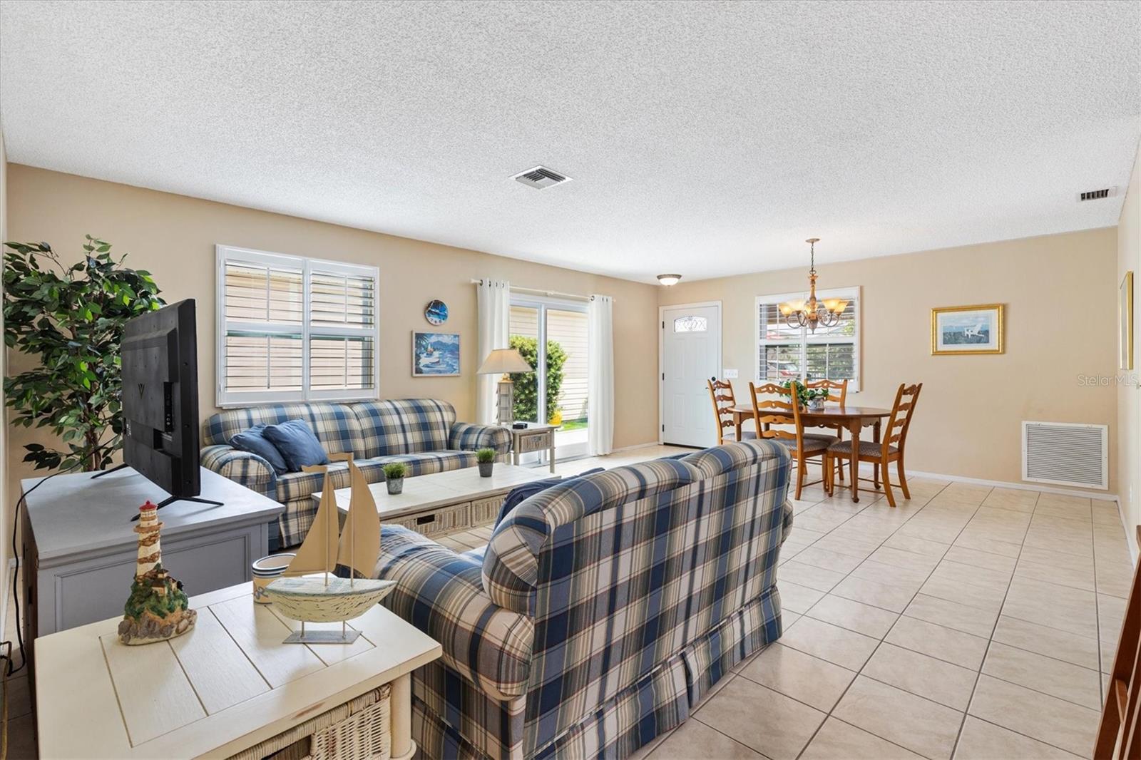 Image 9 of 23 For 1513 Lozano Avenue