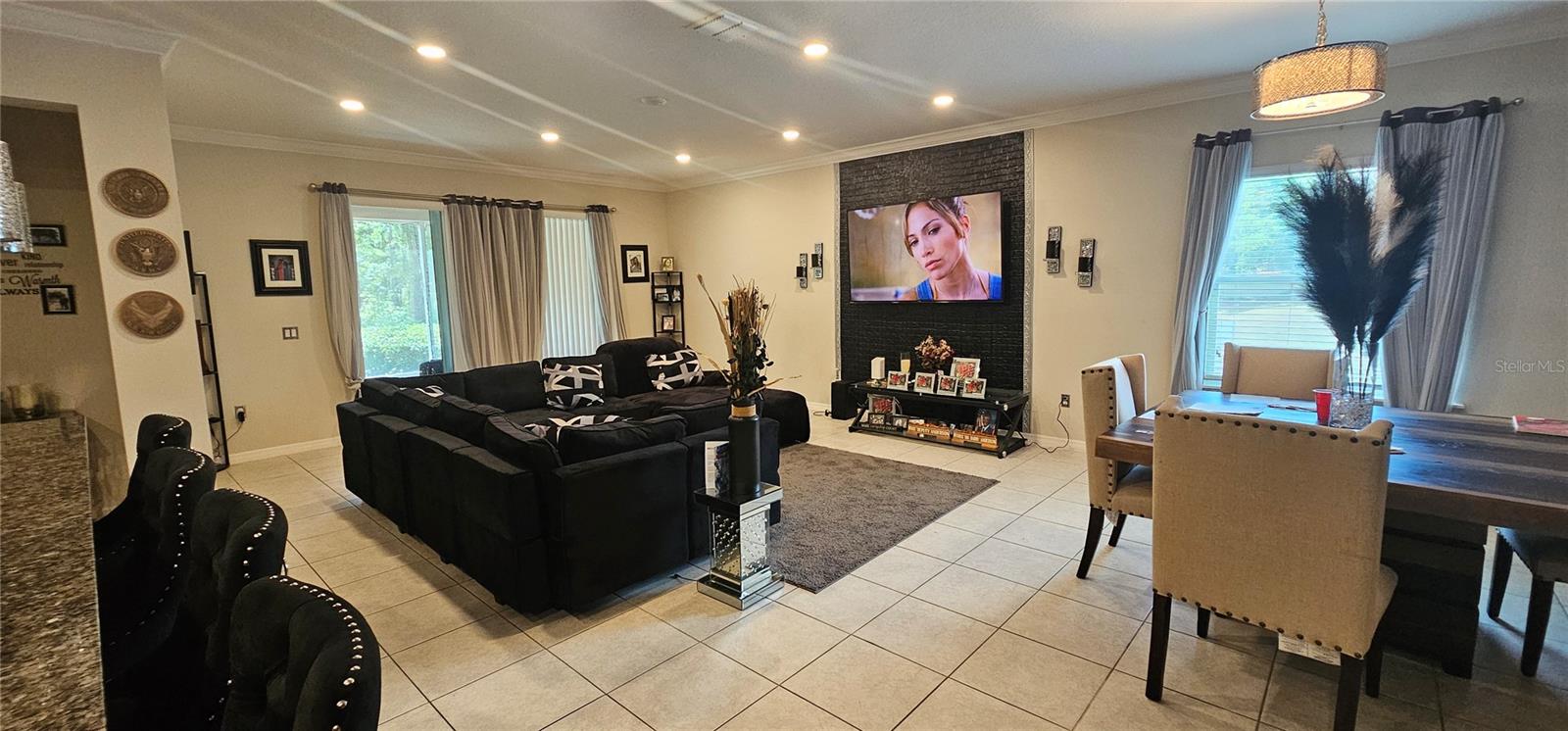 Image 16 of 30 For 2129 Amor Way