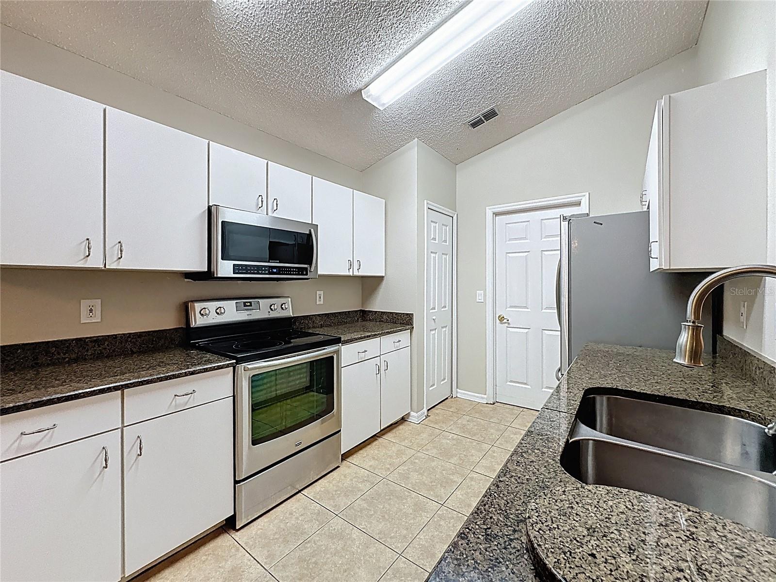 Image 14 of 60 For 3853 Eversholt Street