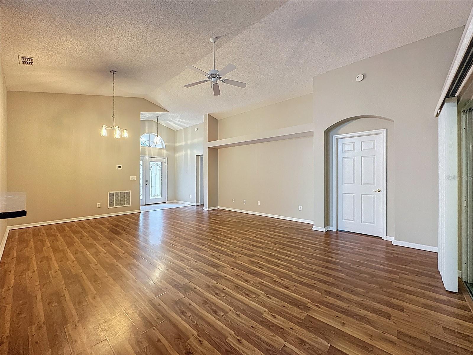 Image 17 of 60 For 3853 Eversholt Street