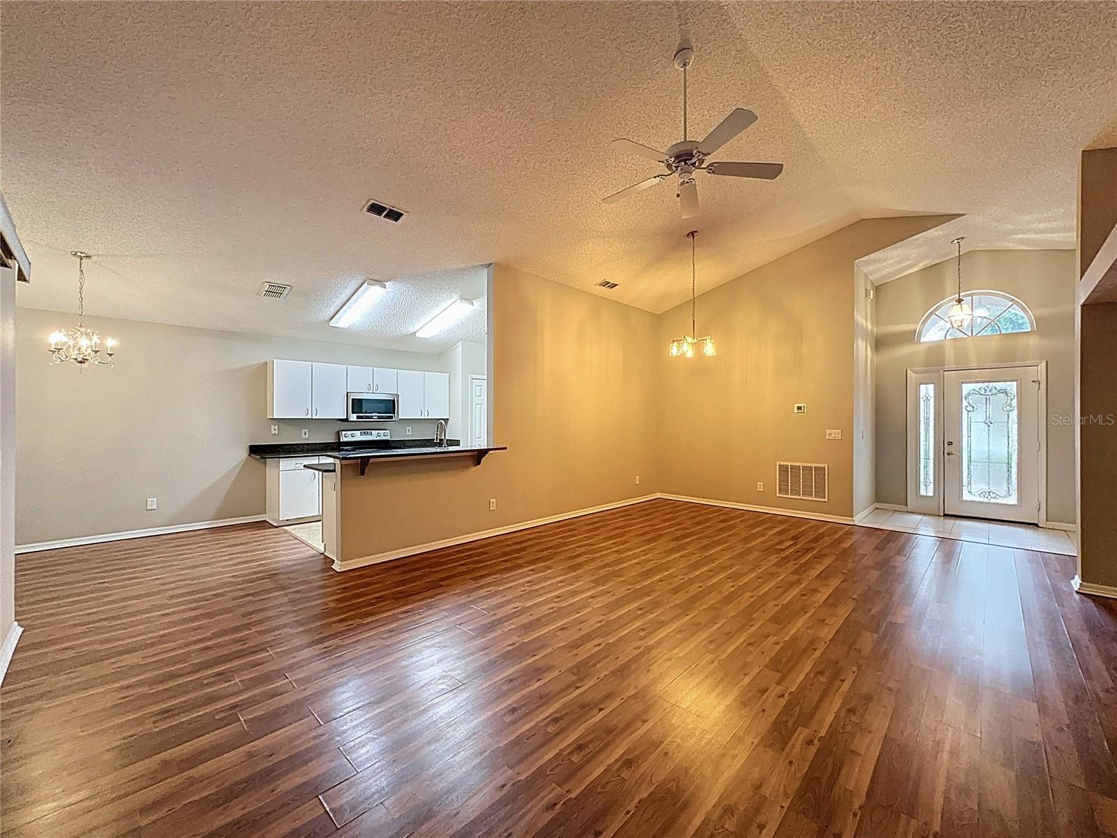 Image 9 of 60 For 3853 Eversholt Street
