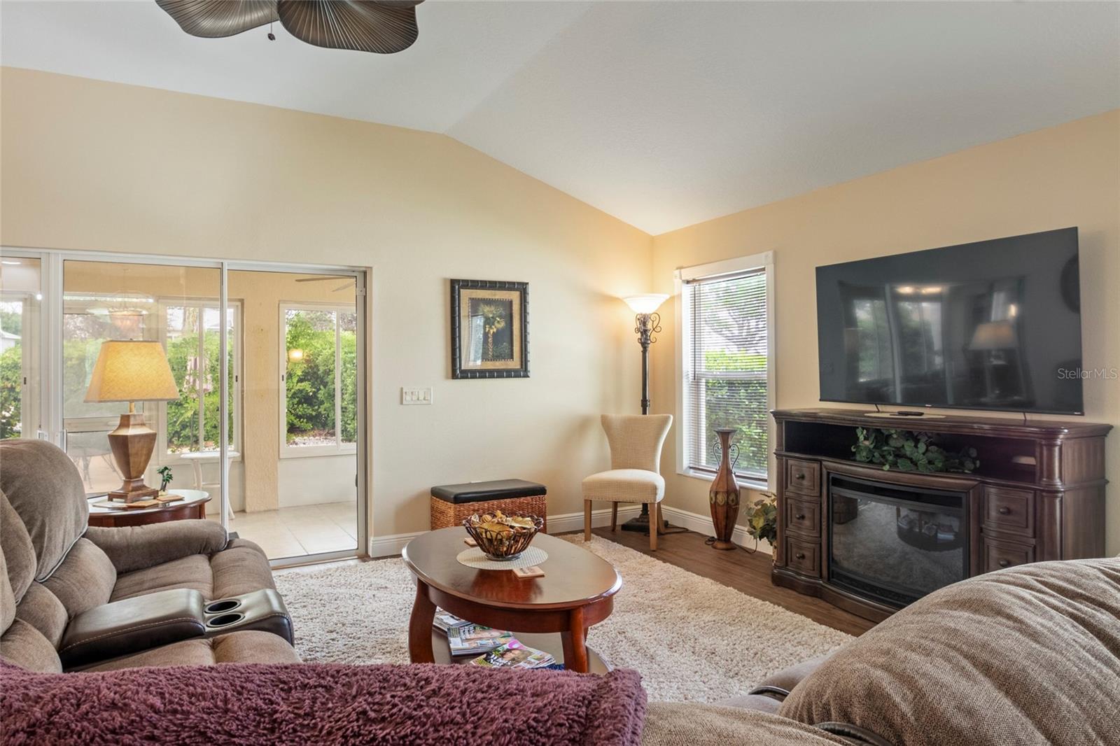 Image 7 of 31 For 1222 Camero Drive