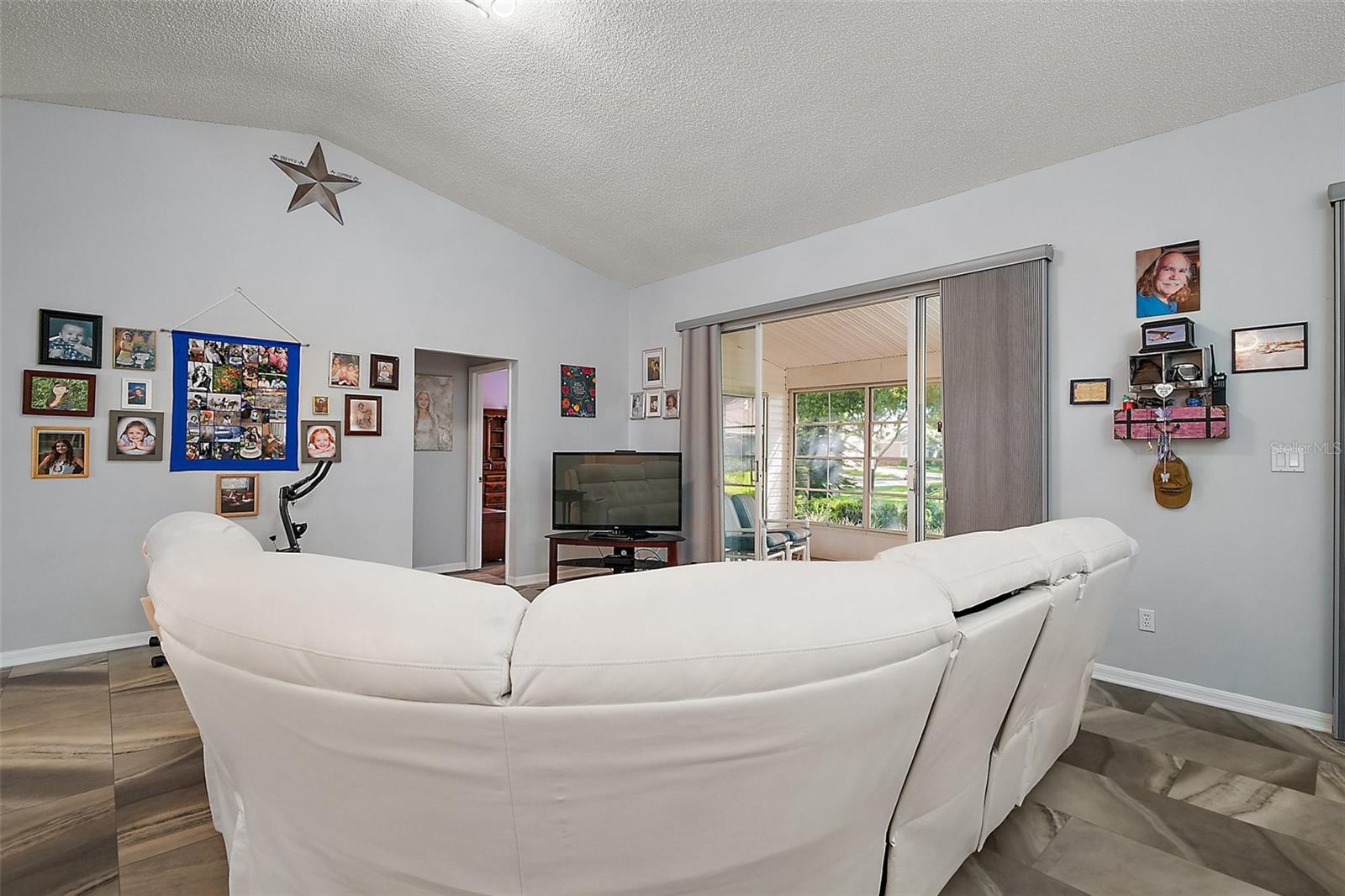 Image 7 of 31 For 4349 River Ridge Drive