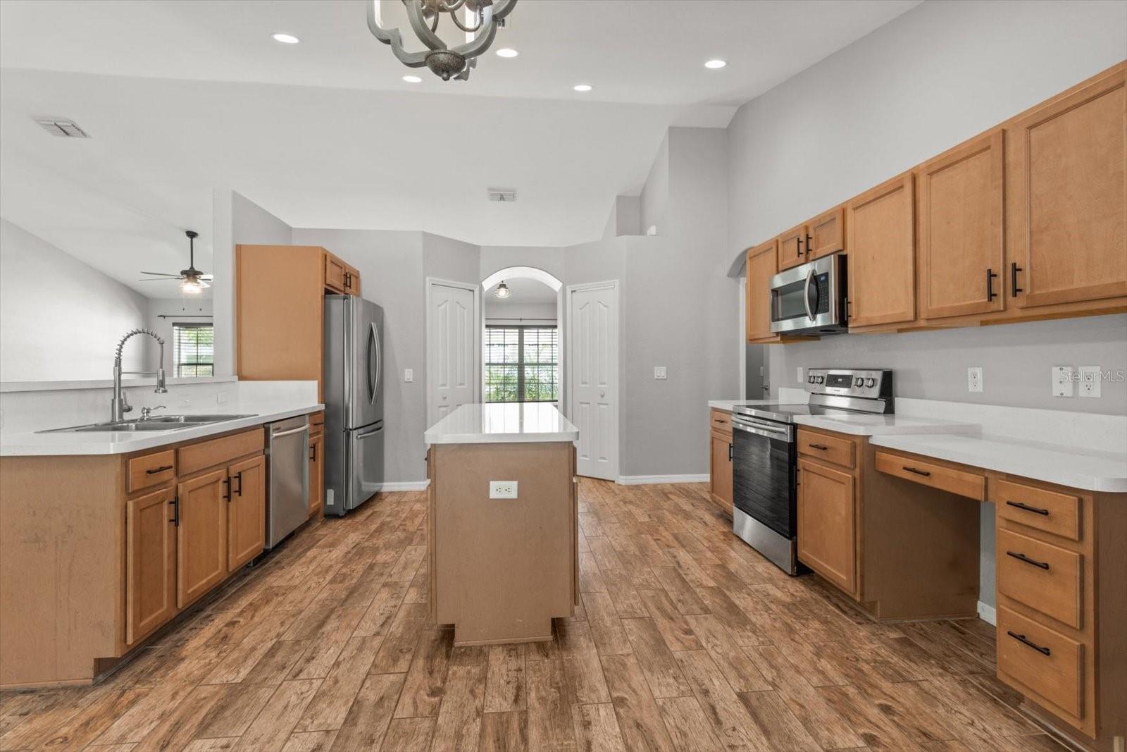 Image 17 of 47 For 17 Eugenia Court N