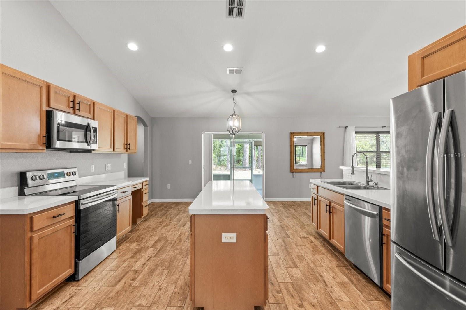 Image 18 of 47 For 17 Eugenia Court N