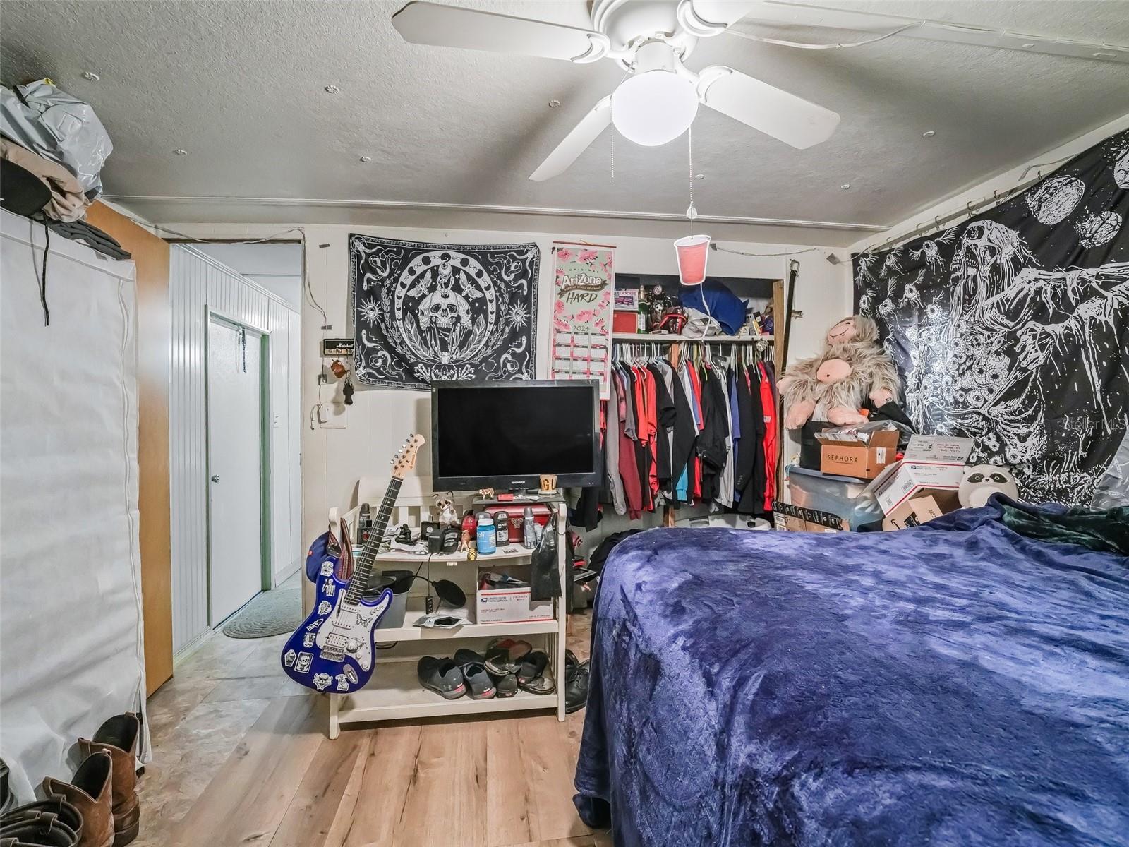 Image 18 of 27 For 5828 Cr 551a
