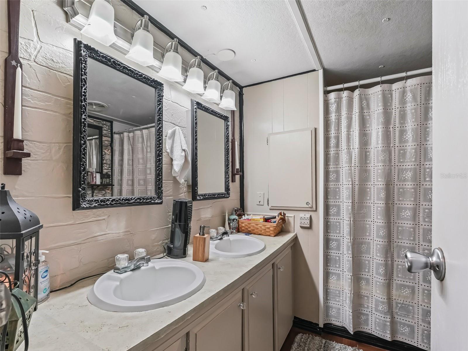 Image 19 of 27 For 5828 Cr 551a