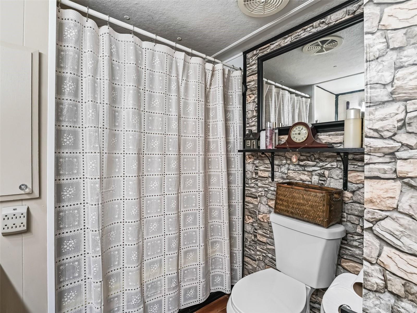 Image 20 of 27 For 5828 Cr 551a