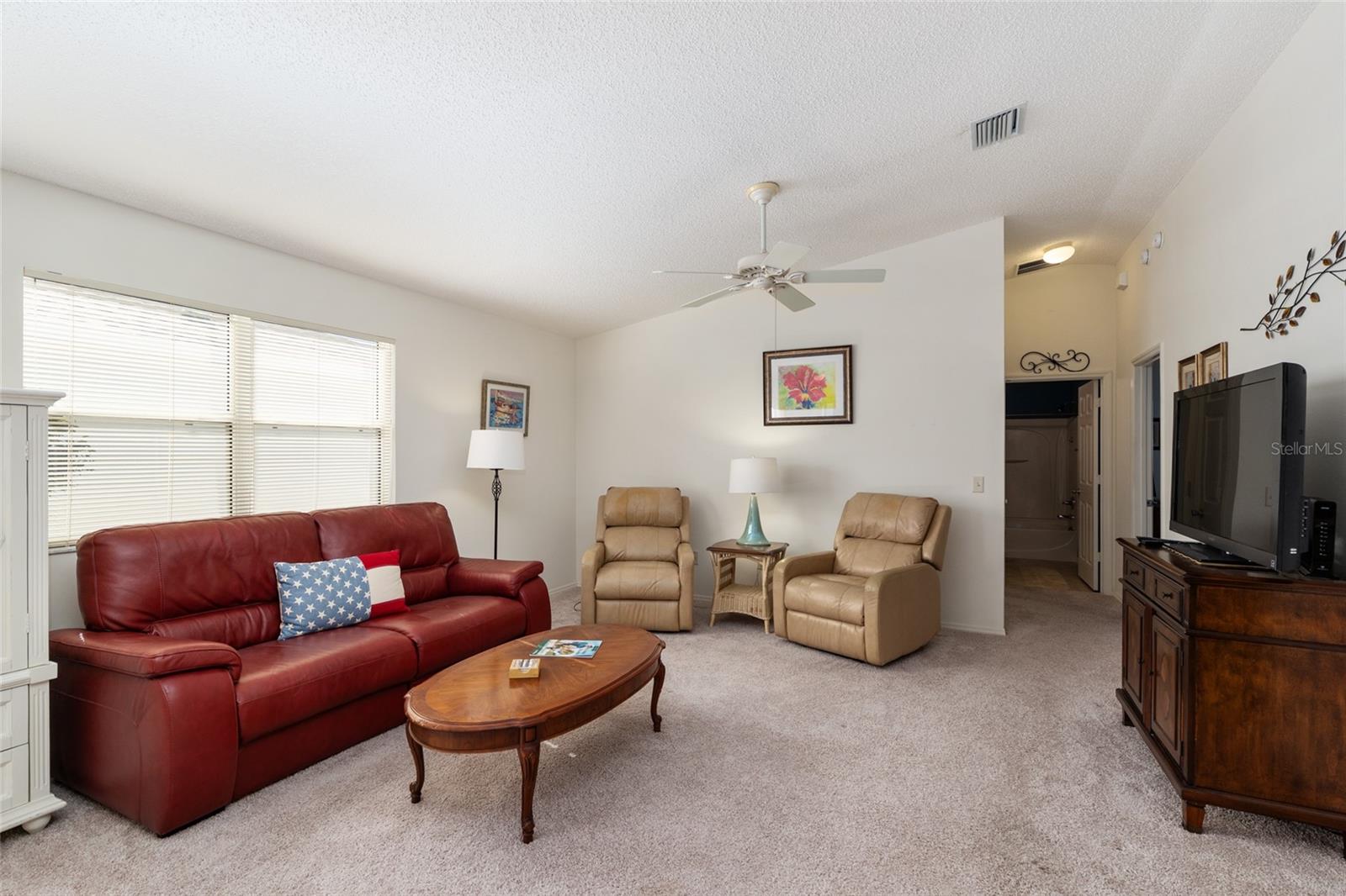 Image 11 of 37 For 992 Pinewood Place