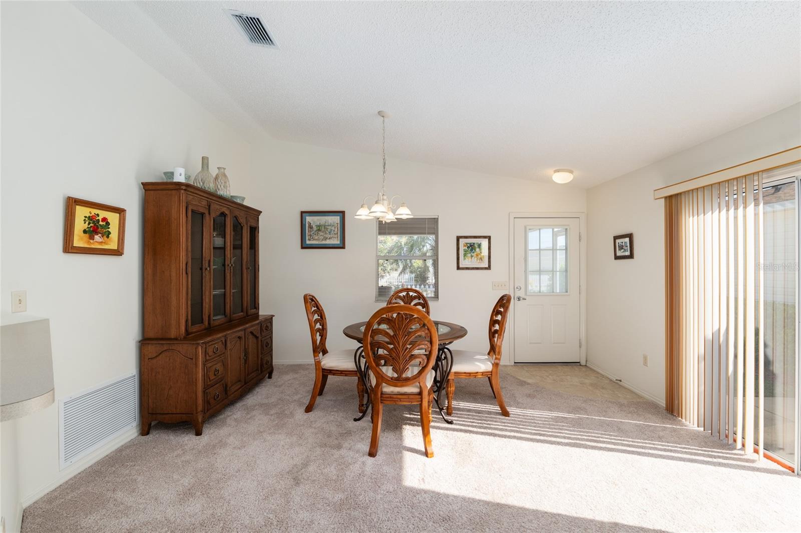 Image 15 of 37 For 992 Pinewood Place