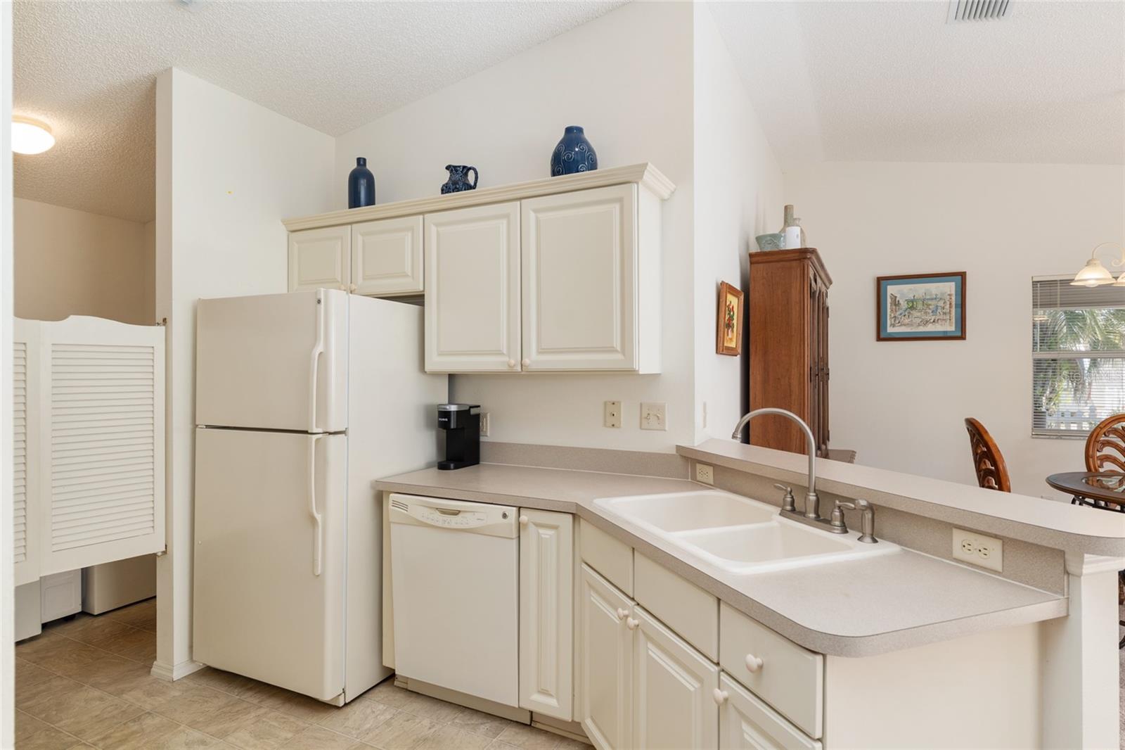 Image 17 of 37 For 992 Pinewood Place