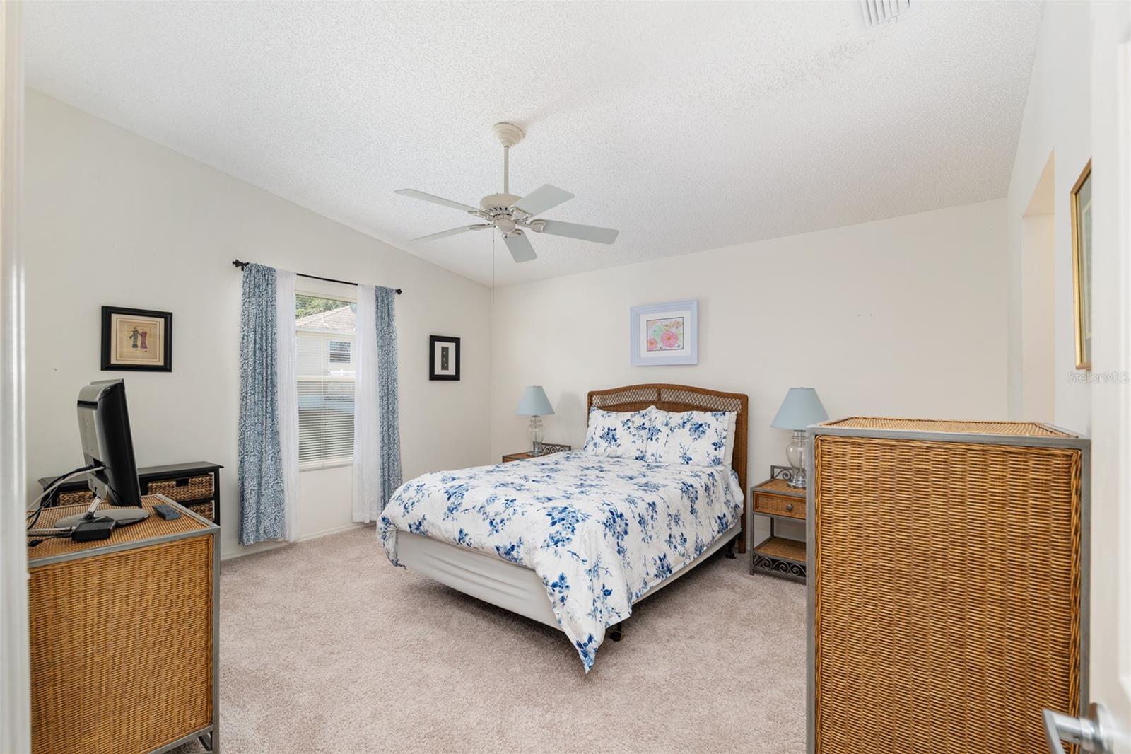 Image 20 of 37 For 992 Pinewood Place