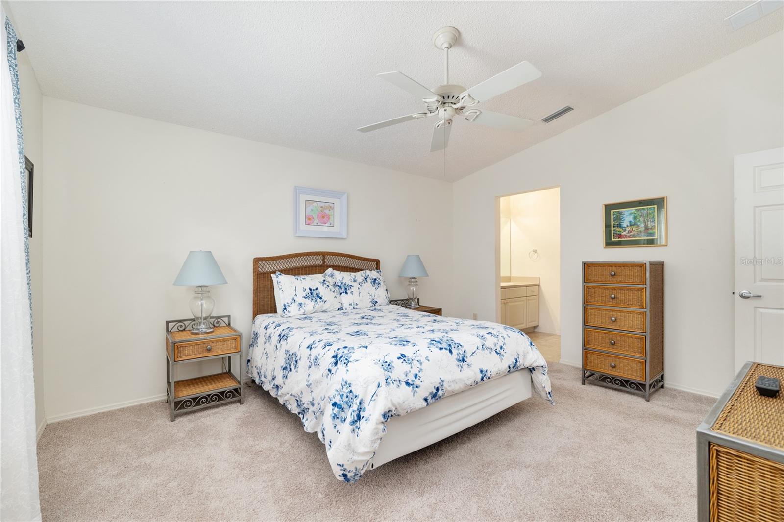Image 21 of 37 For 992 Pinewood Place