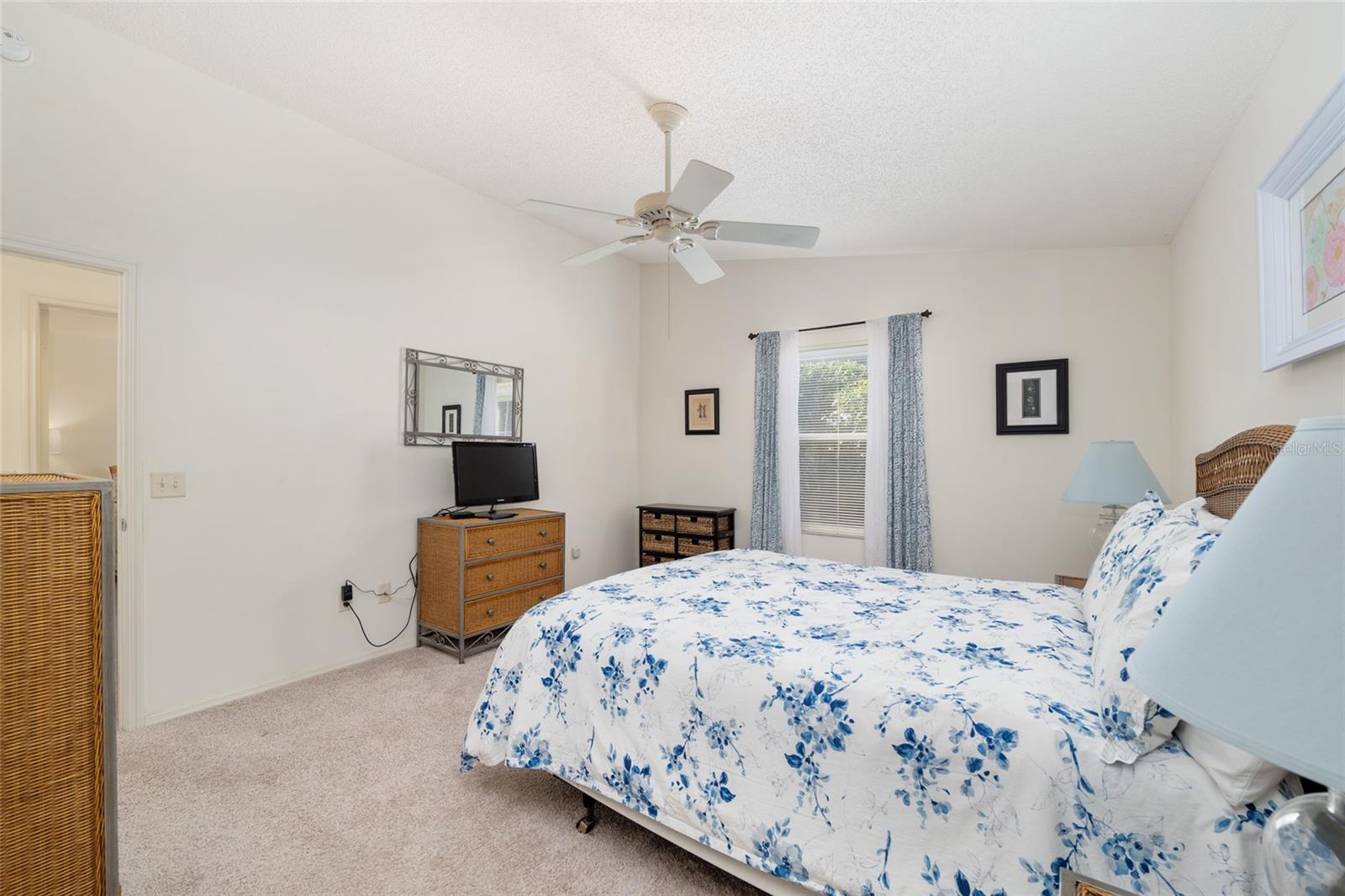 Image 22 of 37 For 992 Pinewood Place