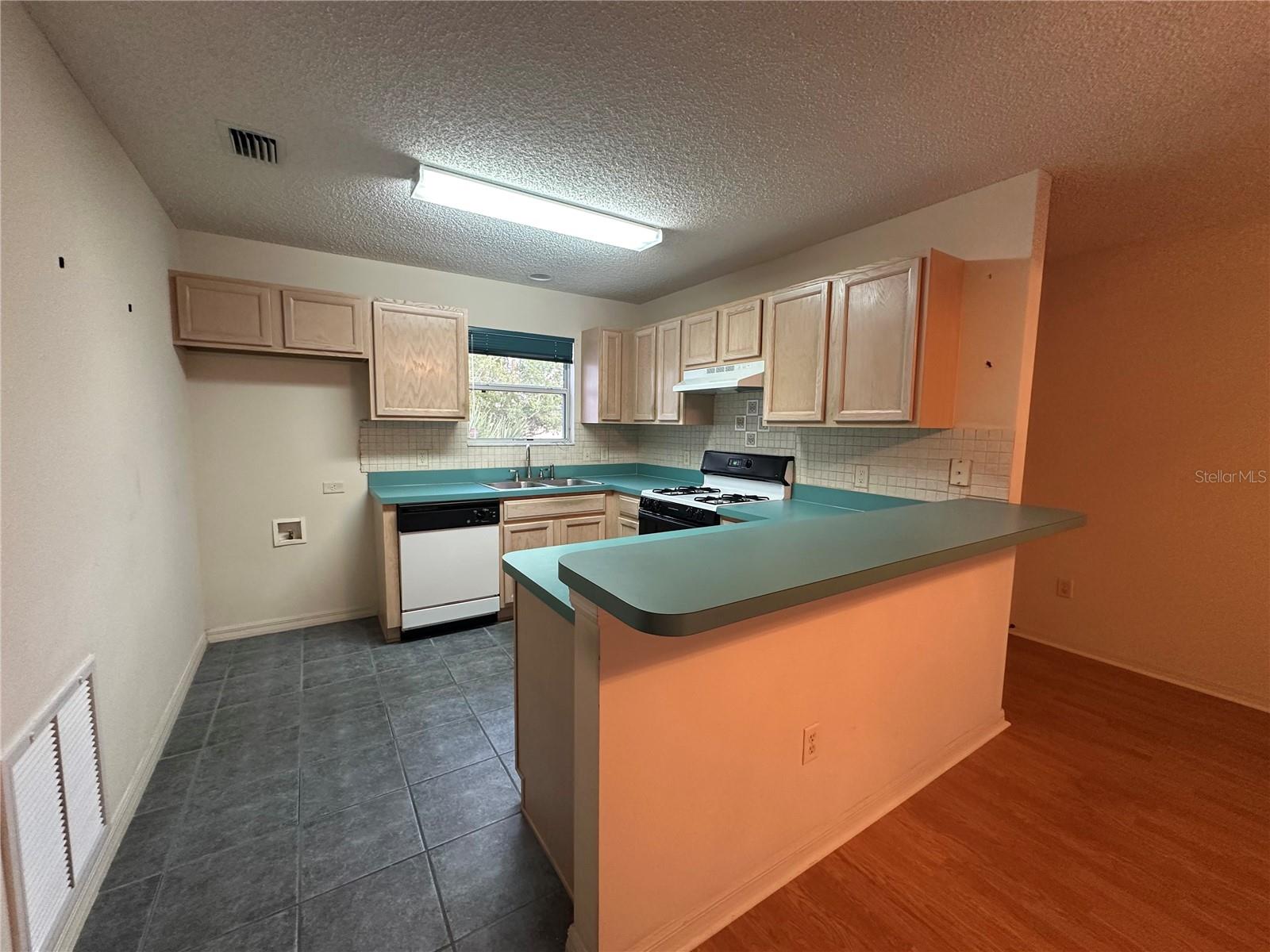 Image 10 of 22 For 1812 Sanibel Court