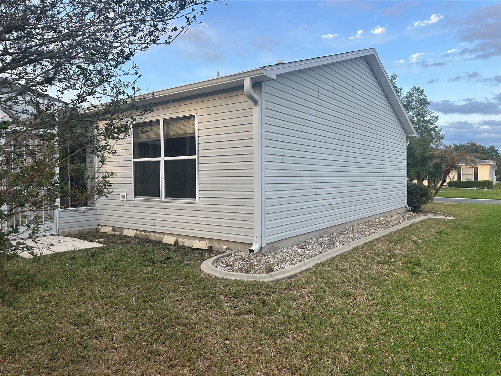 Image 4 of 22 For 1812 Sanibel Court
