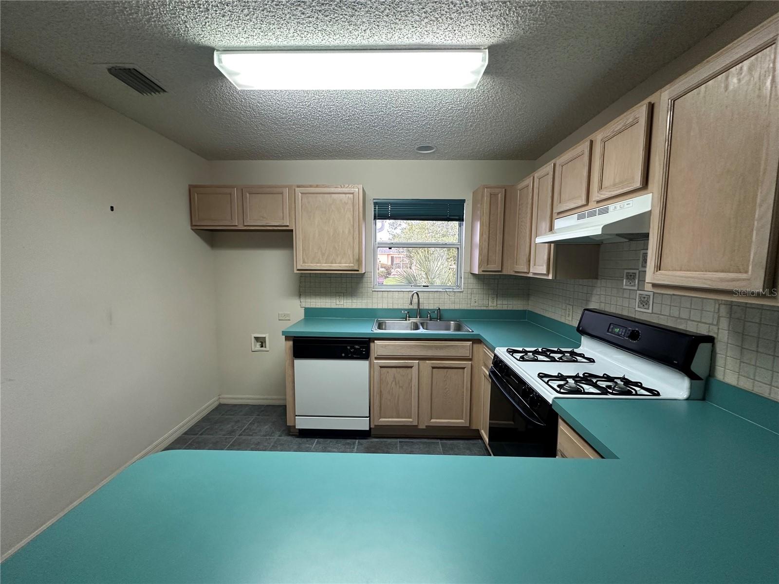Image 8 of 22 For 1812 Sanibel Court