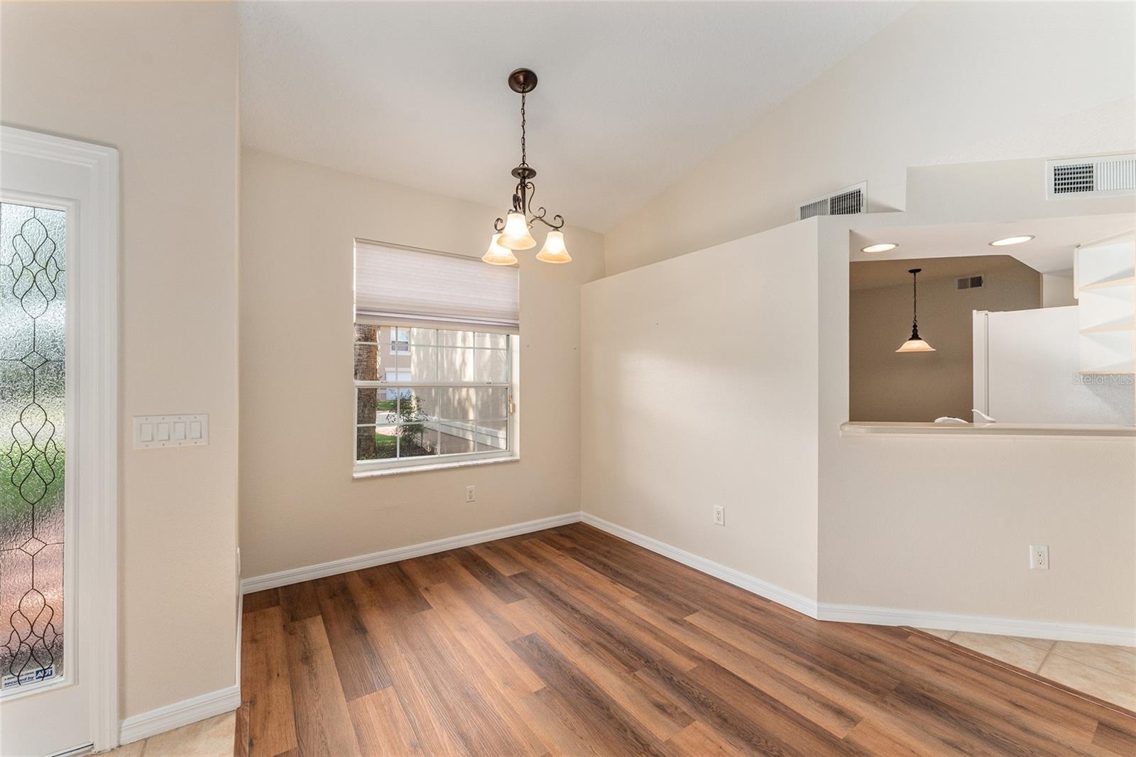 Image 11 of 37 For 5340 Edgewater Way 1