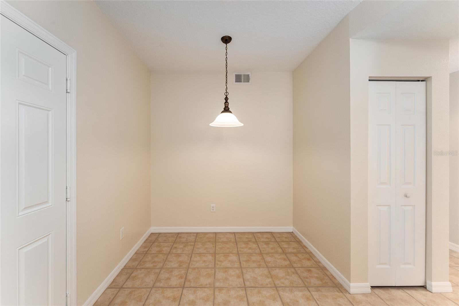 Image 17 of 37 For 5340 Edgewater Way 1
