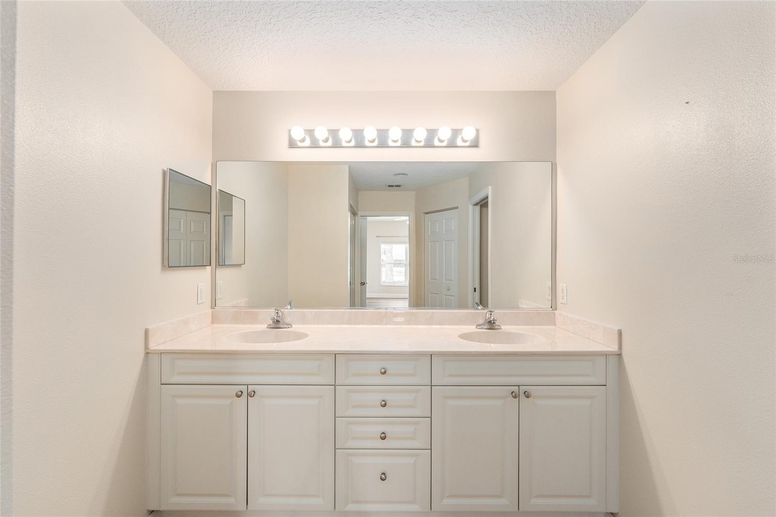 Image 24 of 37 For 5340 Edgewater Way 1