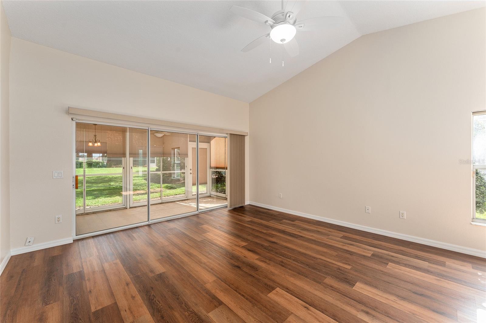 Image 8 of 37 For 5340 Edgewater Way 1