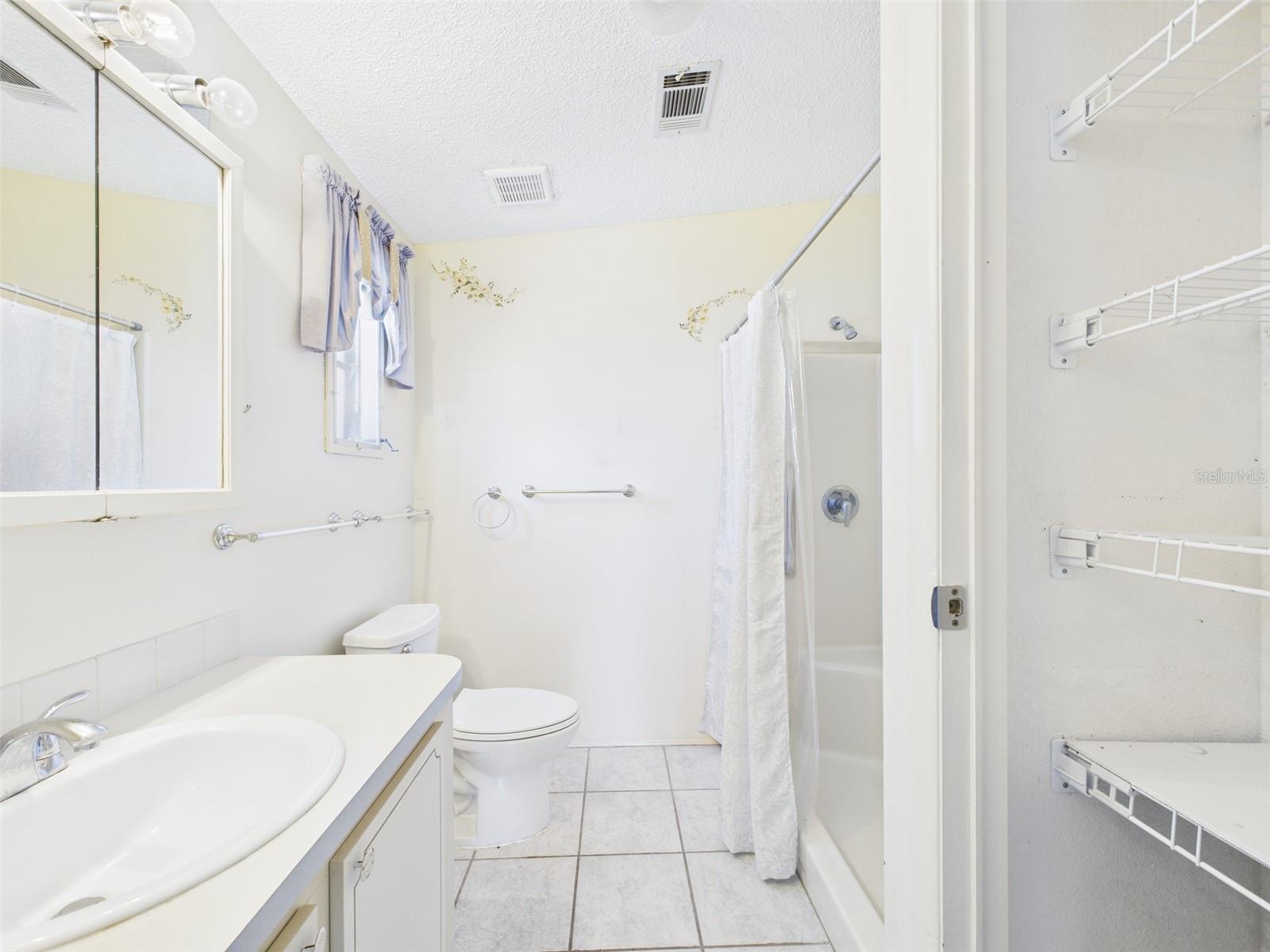 Image 14 of 21 For 715 Megan Circle