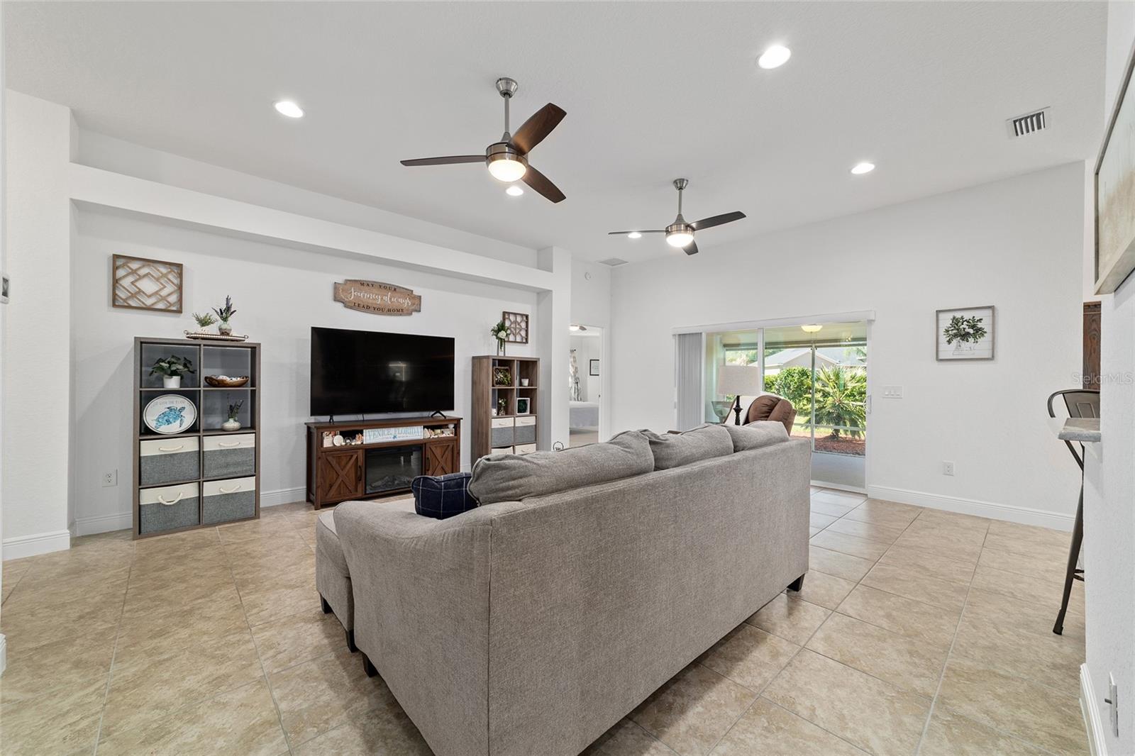 Image 18 of 52 For 4972 Big Cypress Street