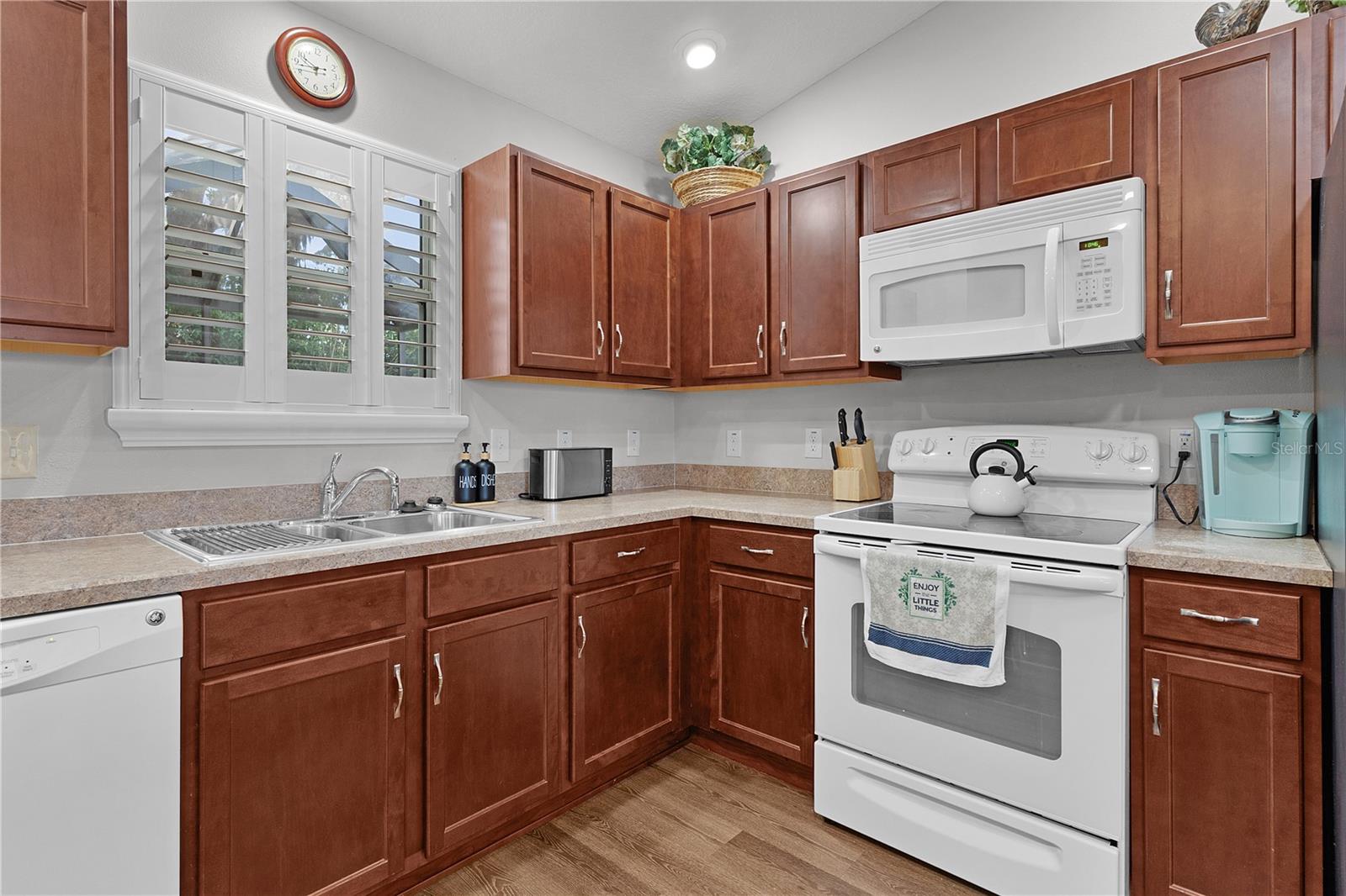 Listing photo id 8 for 2482 Ansley Path