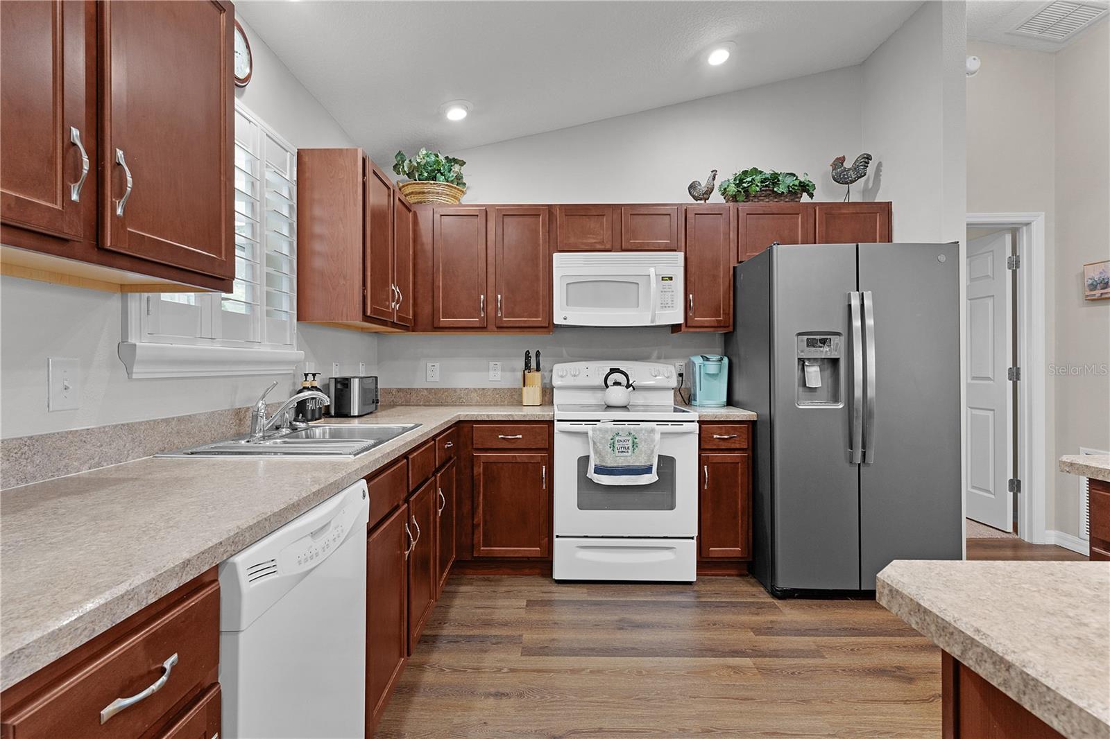 Listing photo id 10 for 2482 Ansley Path
