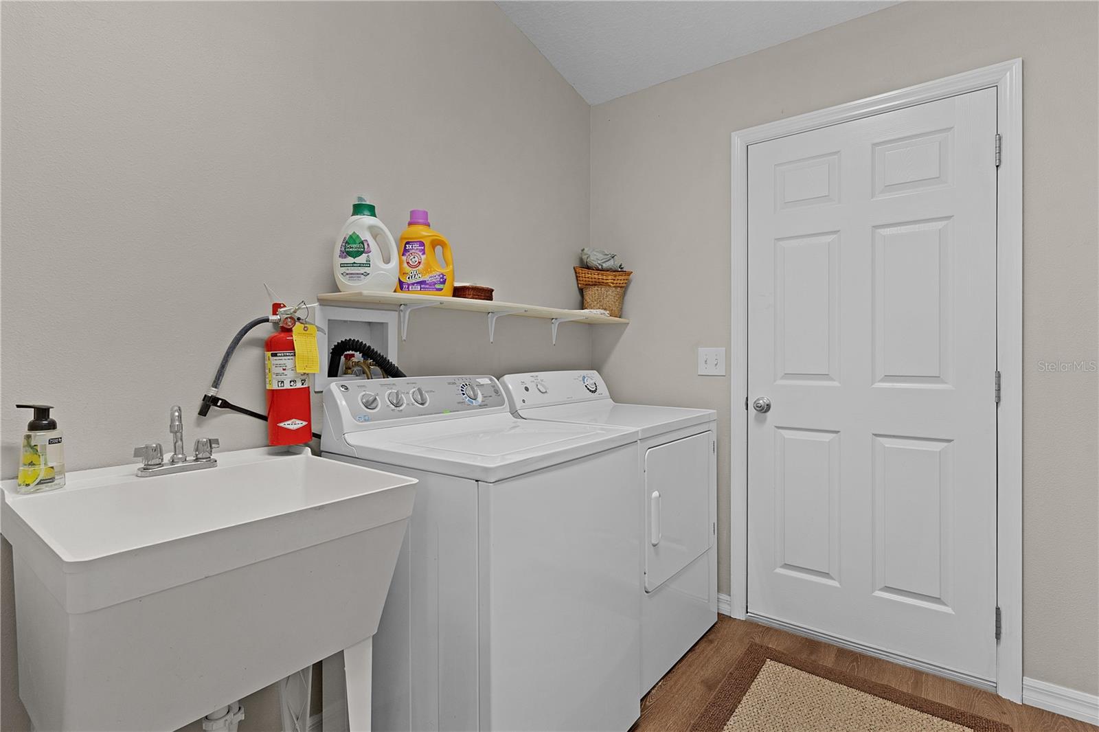 Listing photo id 11 for 2482 Ansley Path