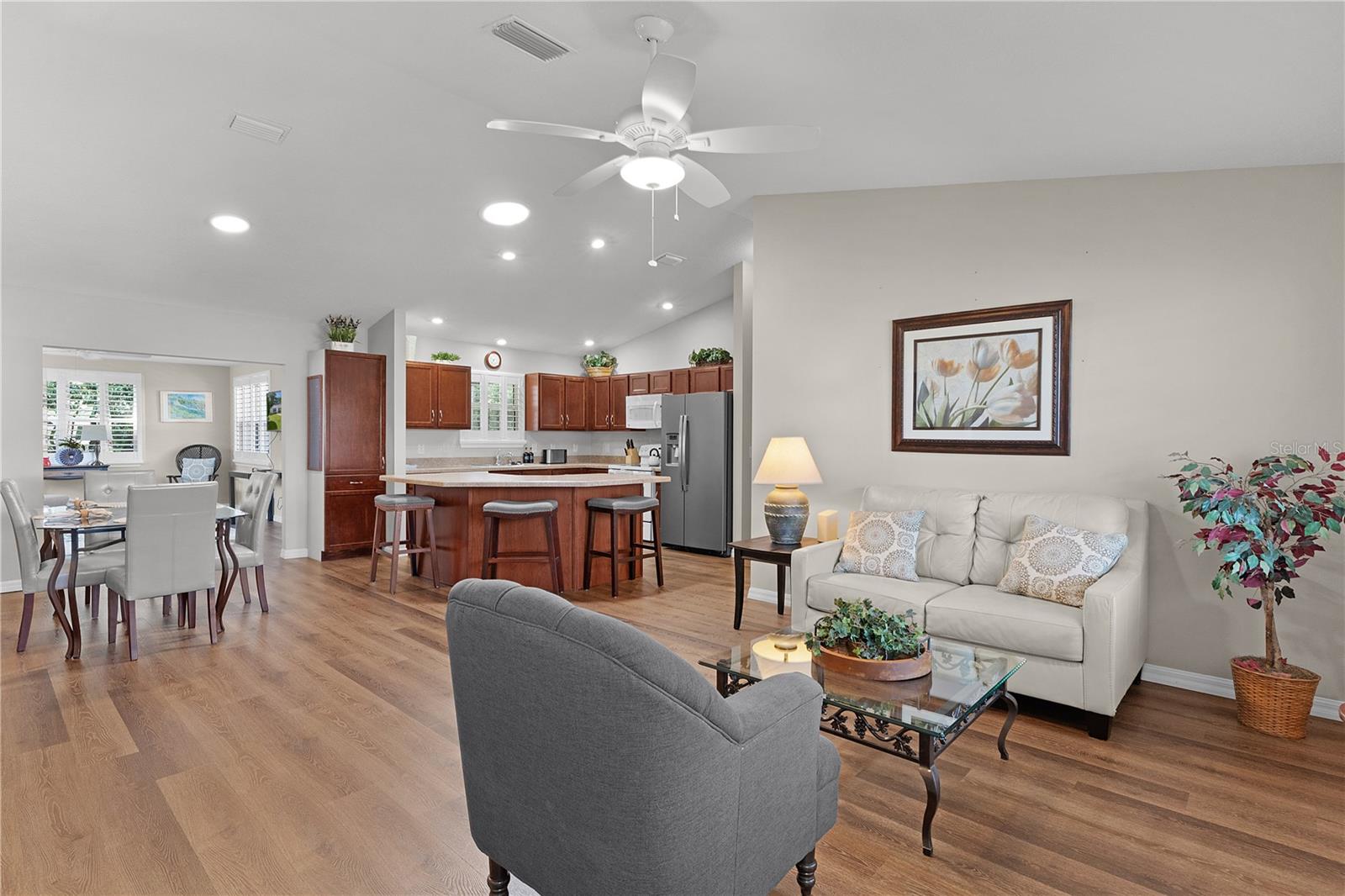 Listing photo id 3 for 2482 Ansley Path