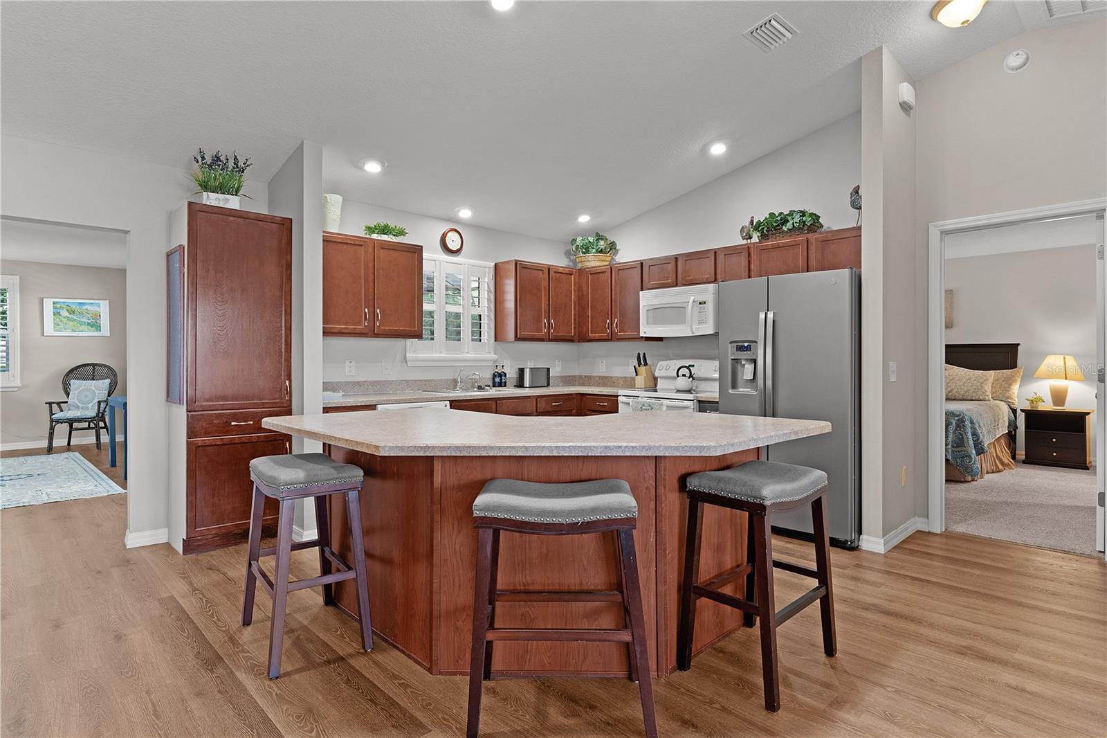 Listing photo id 4 for 2482 Ansley Path