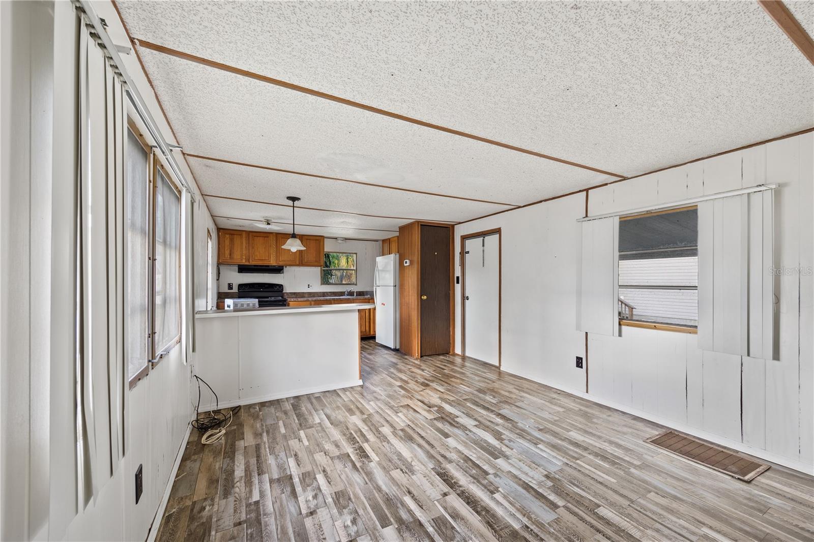 Image 16 of 23 For 1098 7th Boulevard