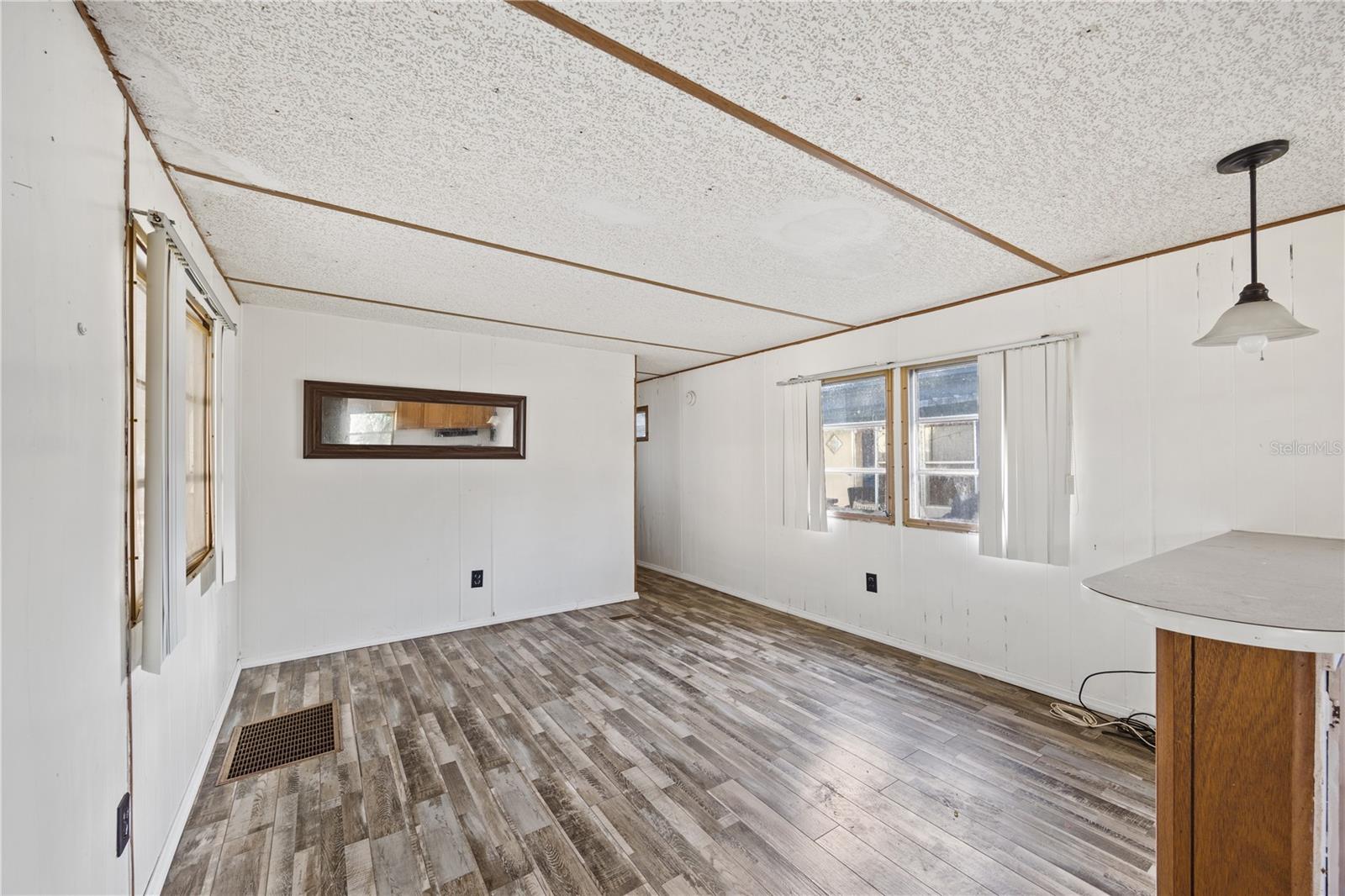 Image 17 of 23 For 1098 7th Boulevard