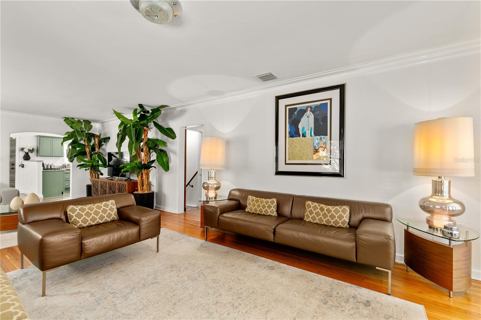 Image 11 of 75 For 306 Clayton Street