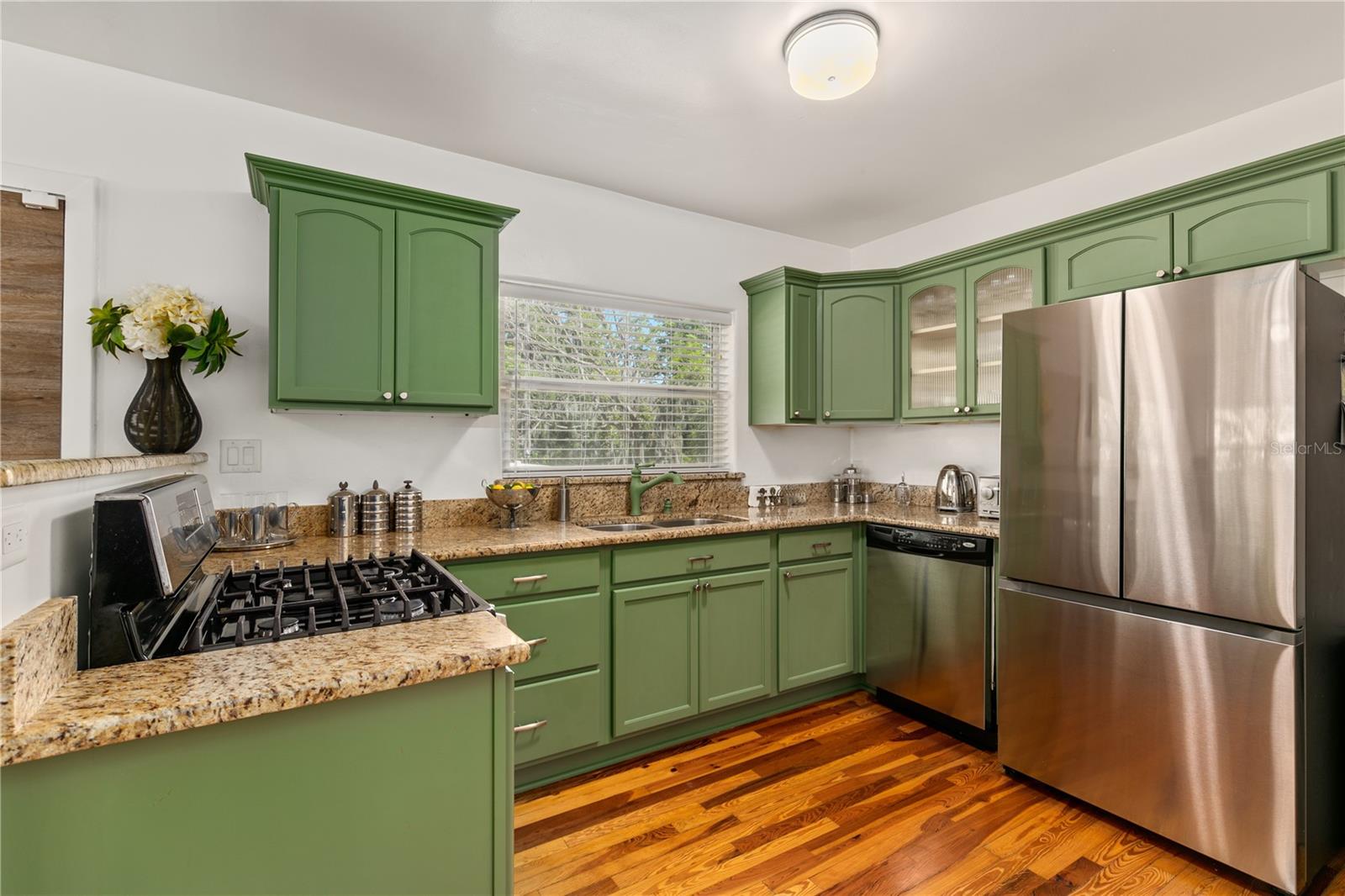 Image 15 of 75 For 306 Clayton Street