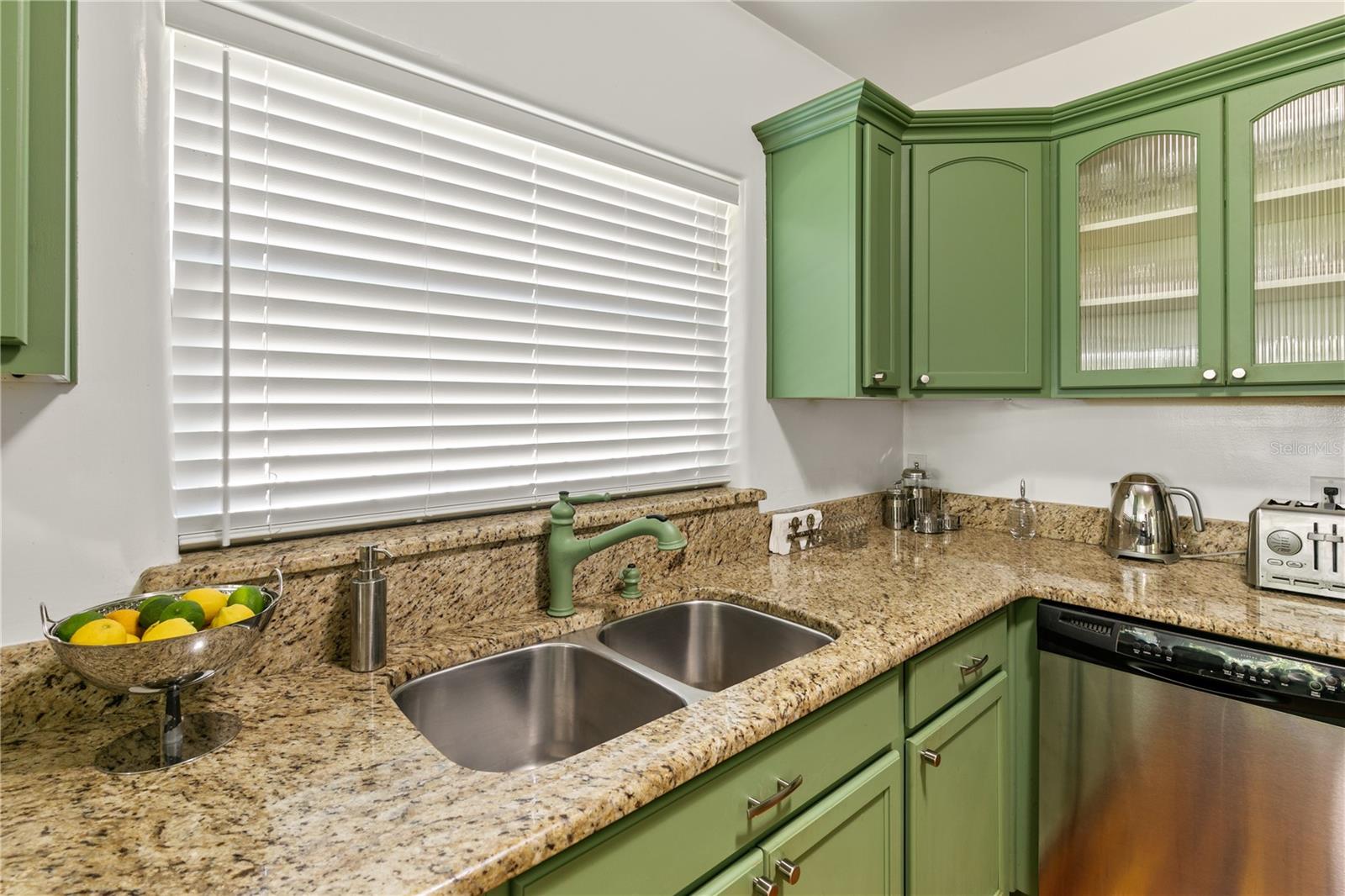 Image 18 of 75 For 306 Clayton Street