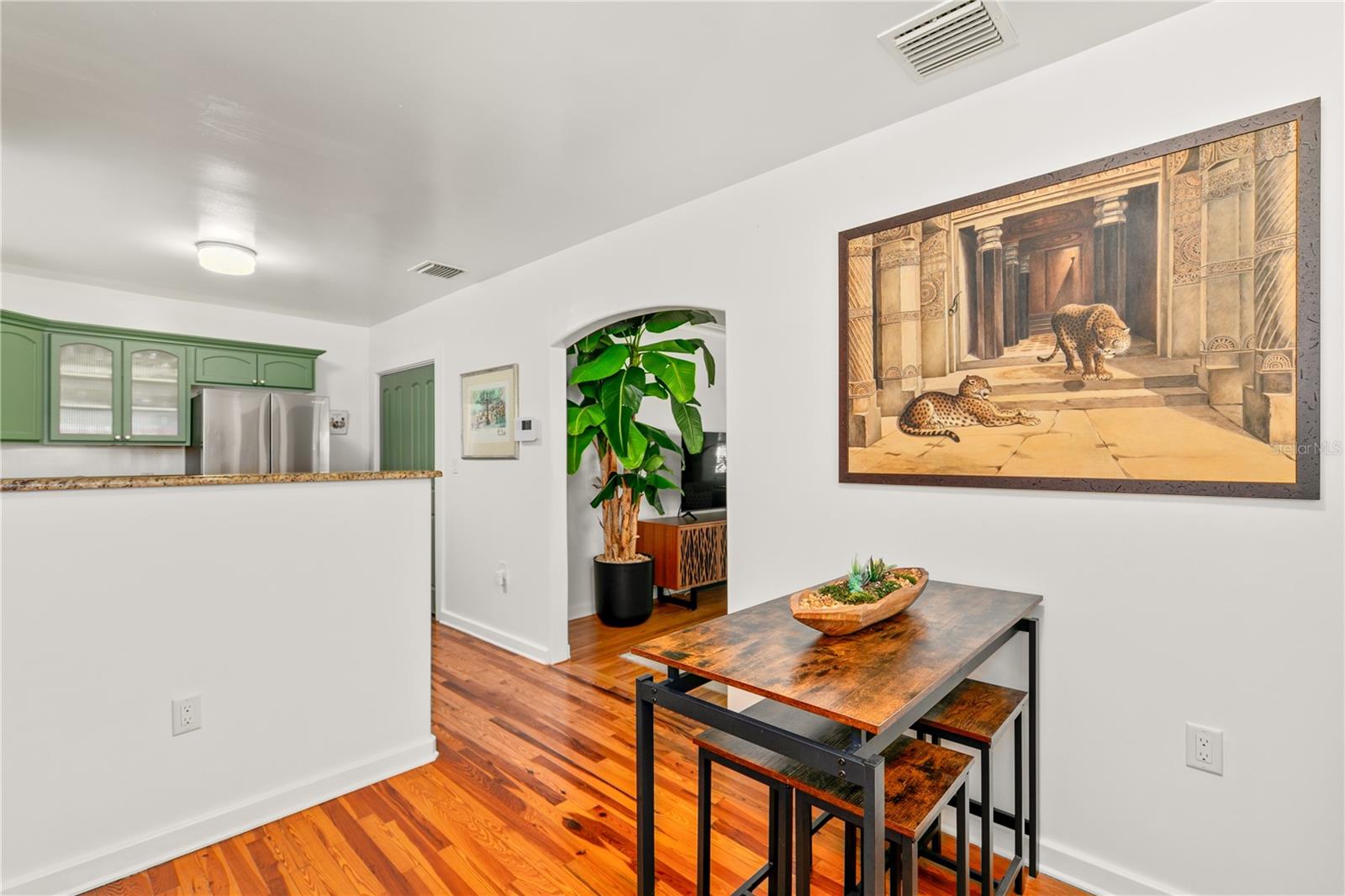 Image 20 of 75 For 306 Clayton Street