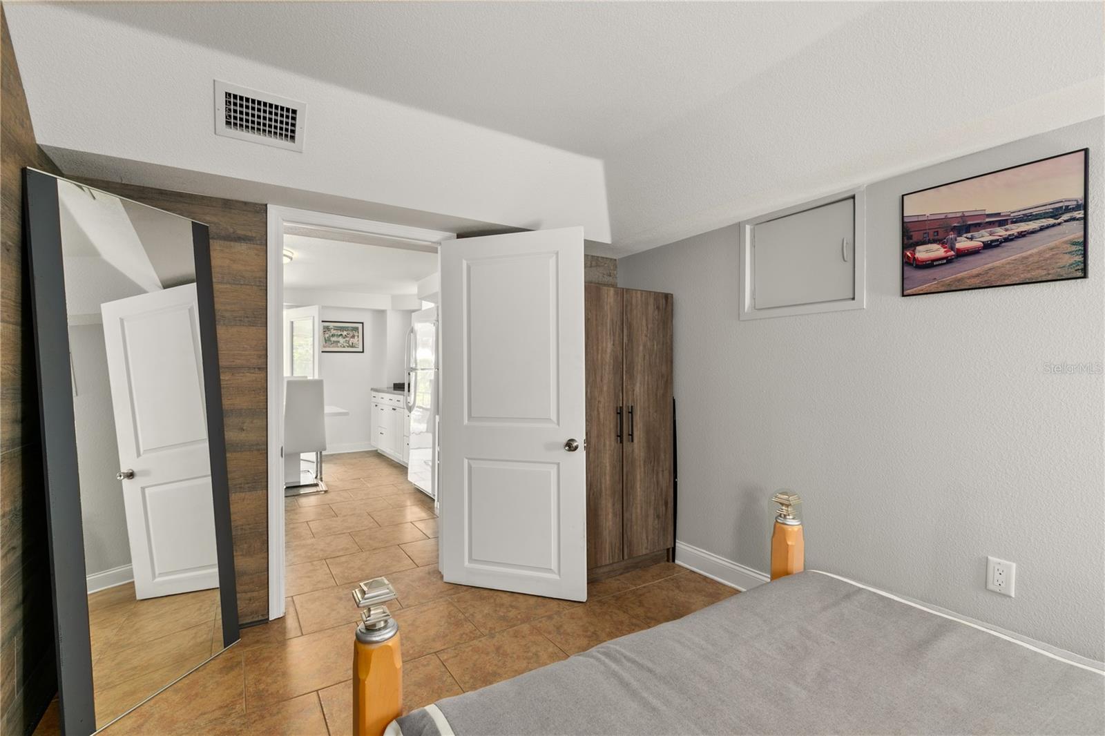 Image 47 of 75 For 306 Clayton Street