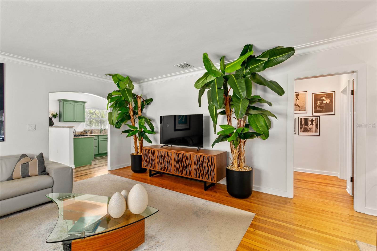 Image 8 of 75 For 306 Clayton Street
