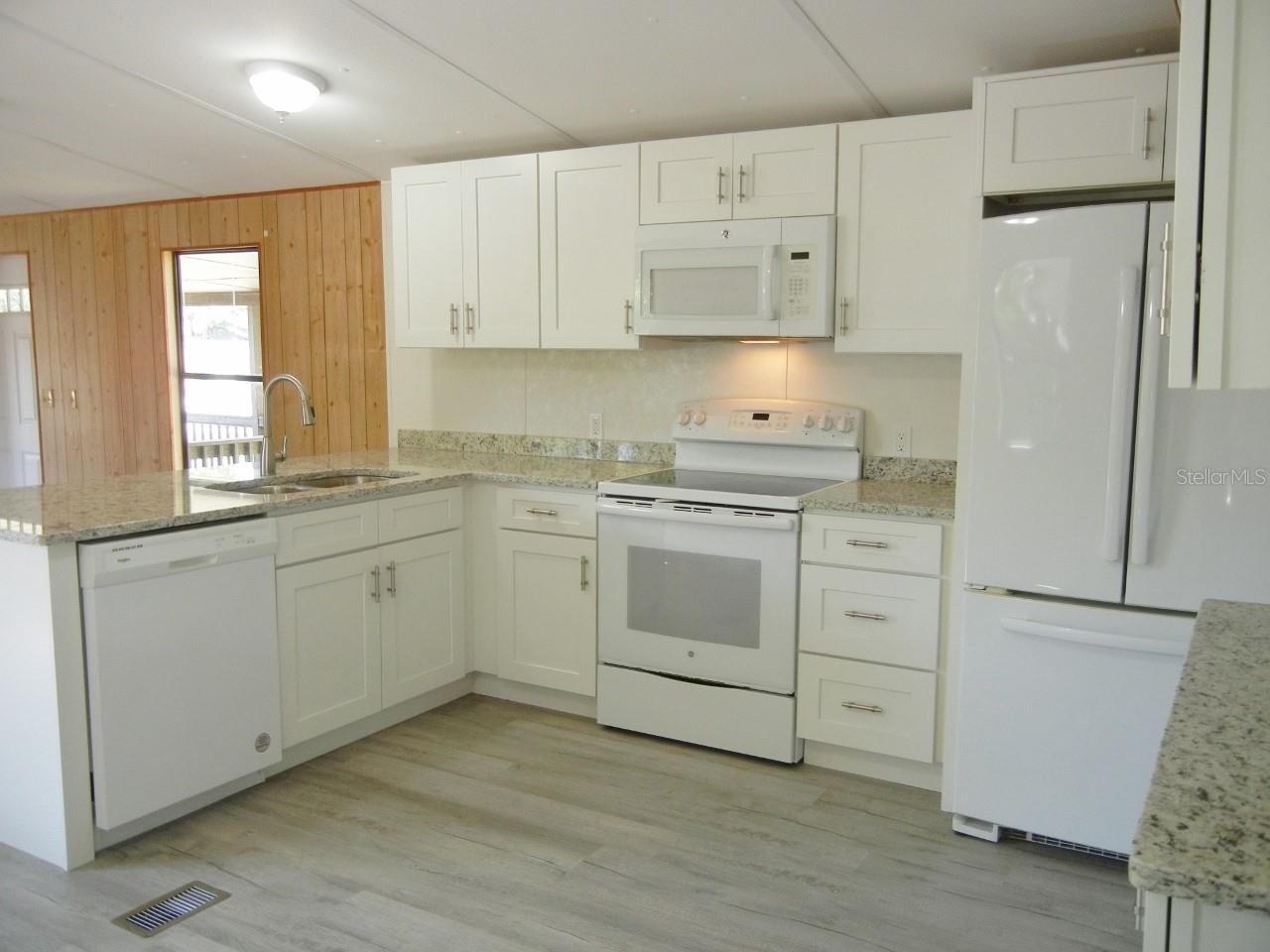 Image 6 of 31 For 34206 Lee Avenue