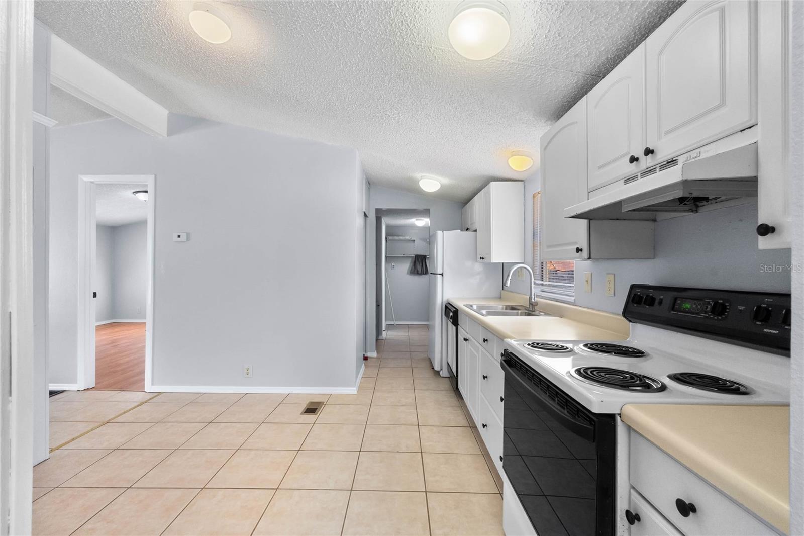 Image 13 of 37 For 16941 Bay Avenue