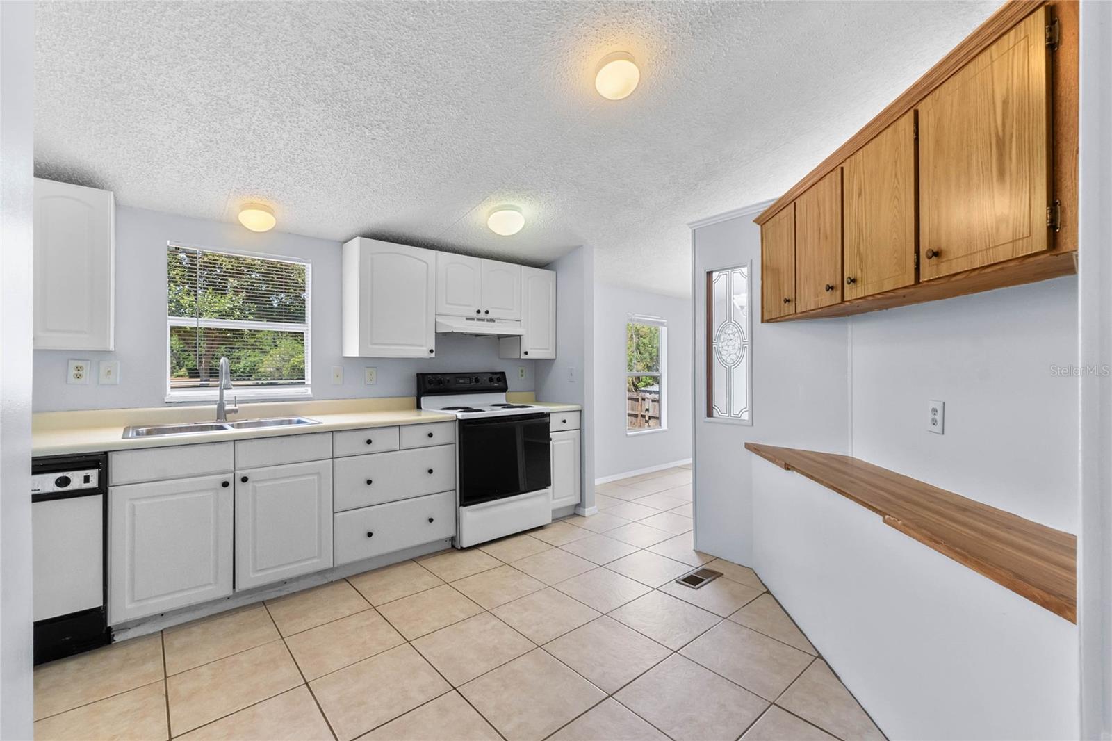 Image 15 of 37 For 16941 Bay Avenue