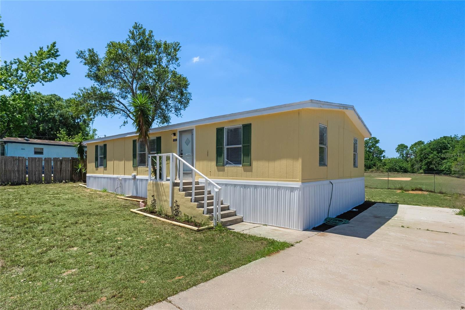 Image 2 of 37 For 16941 Bay Avenue